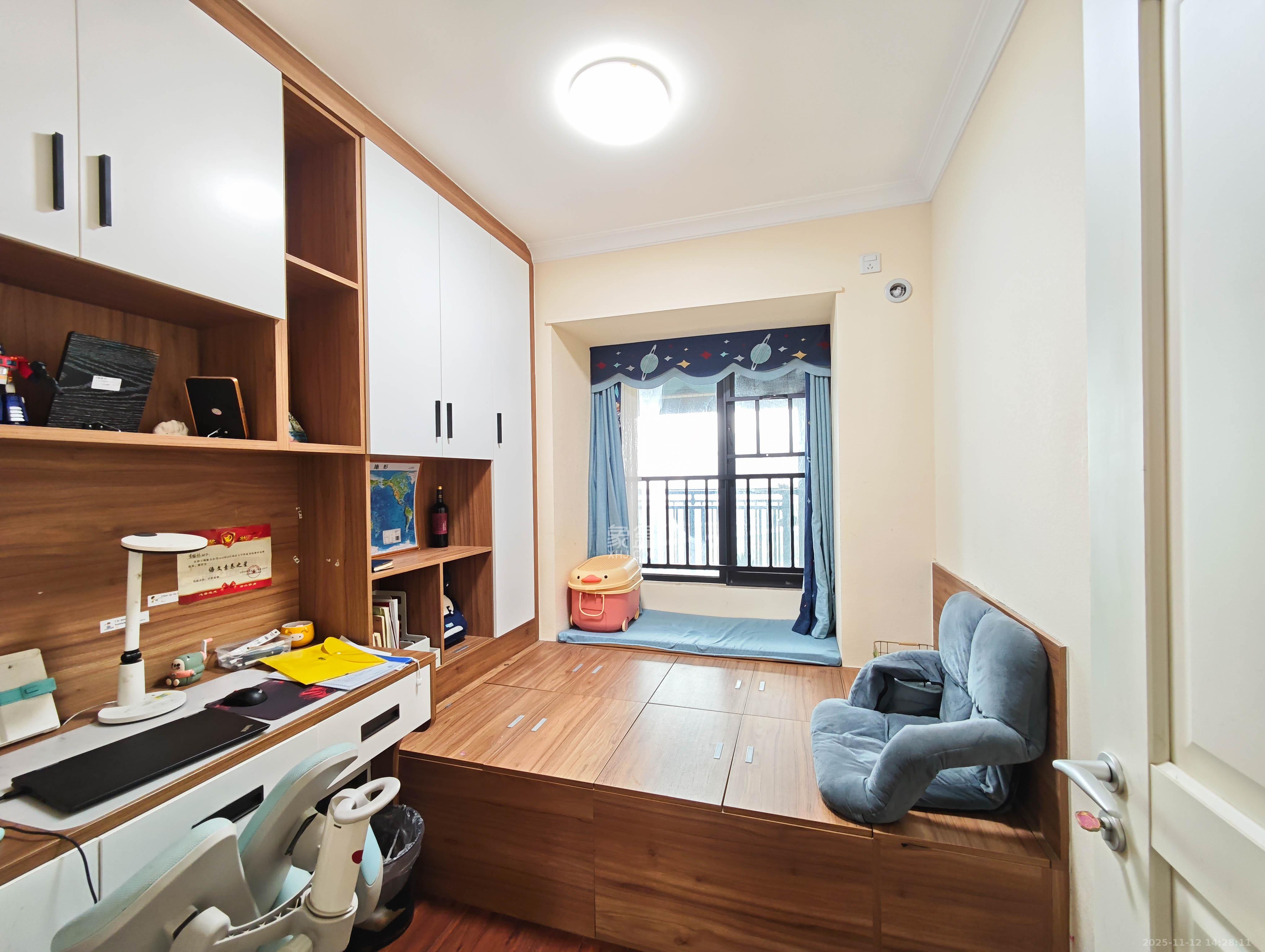 万科魅力之城  3室2厅2卫    95.0万卧室