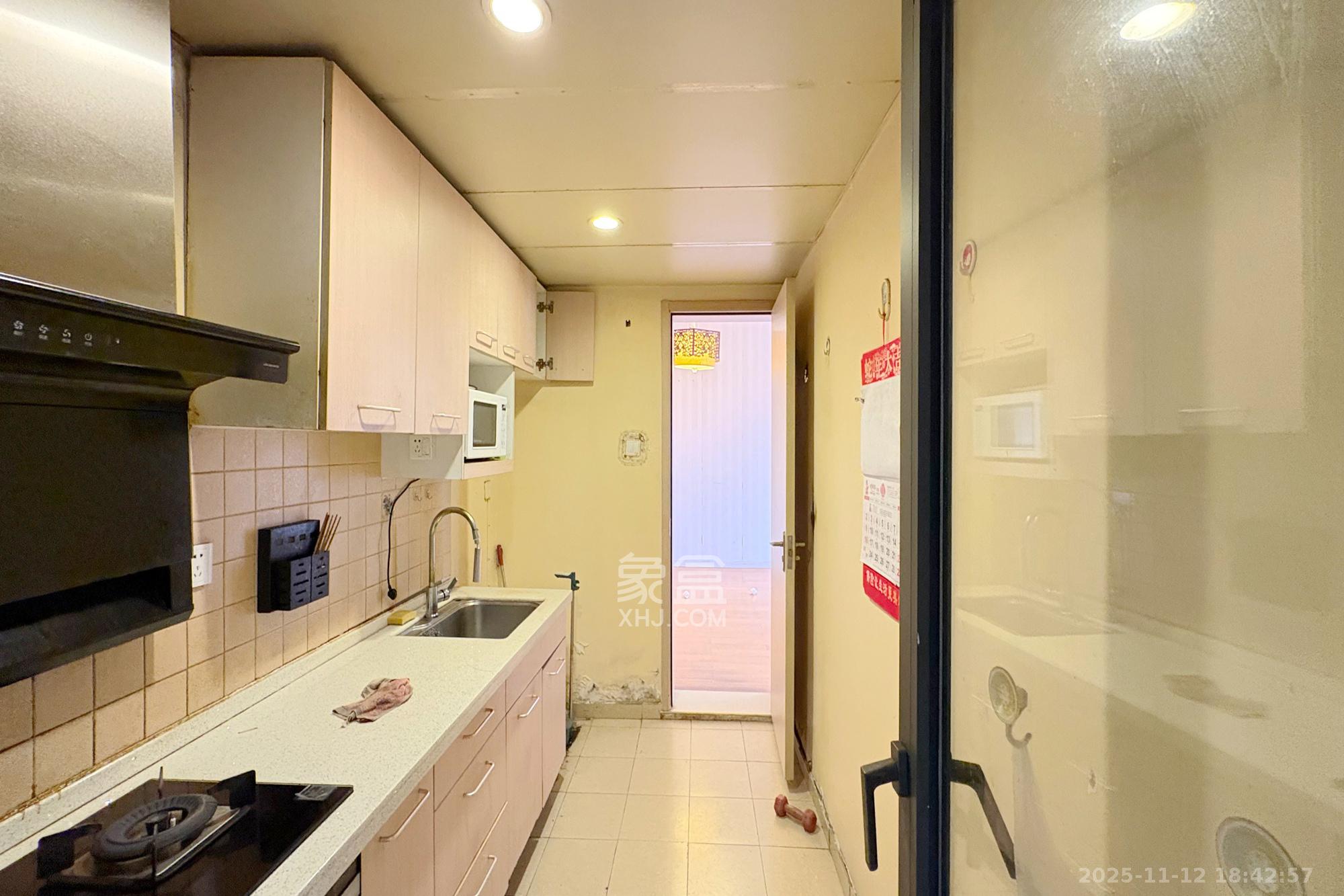 盛世美居荷园  2室2厅2卫    110.0万厨房