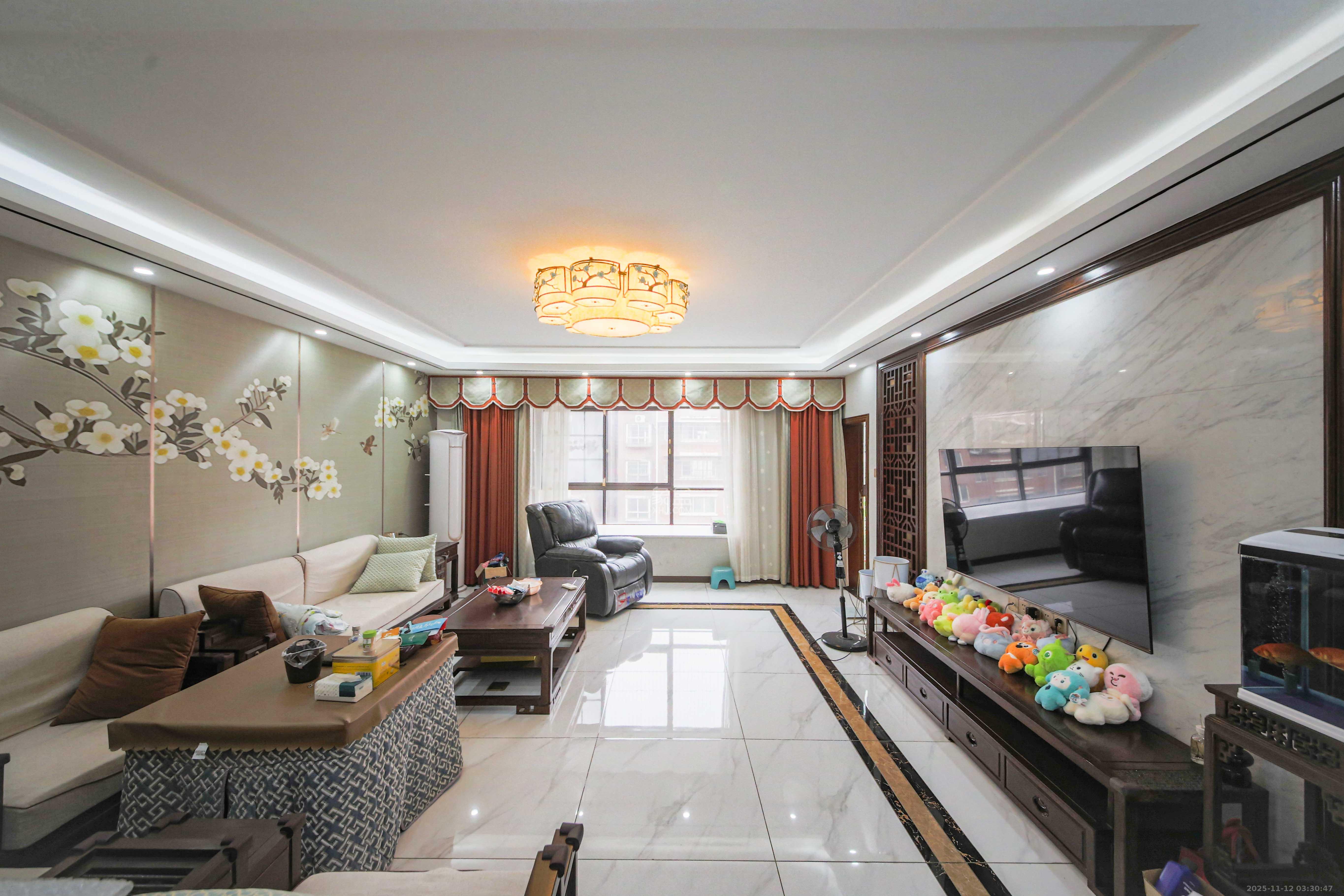 升远君尚嘉筑 5室2厅2卫 178.8万 升远君尚嘉筑 5室2厅2卫 178.8万客厅