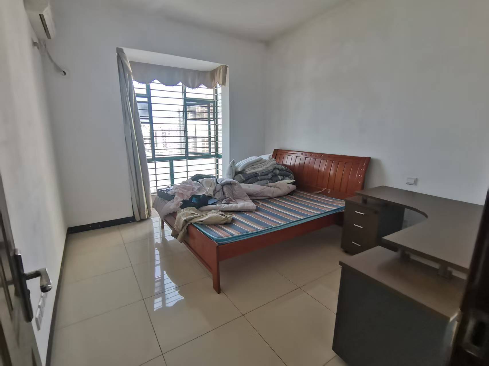 上城名都  3室2厅2卫    2400.0元/月室内图