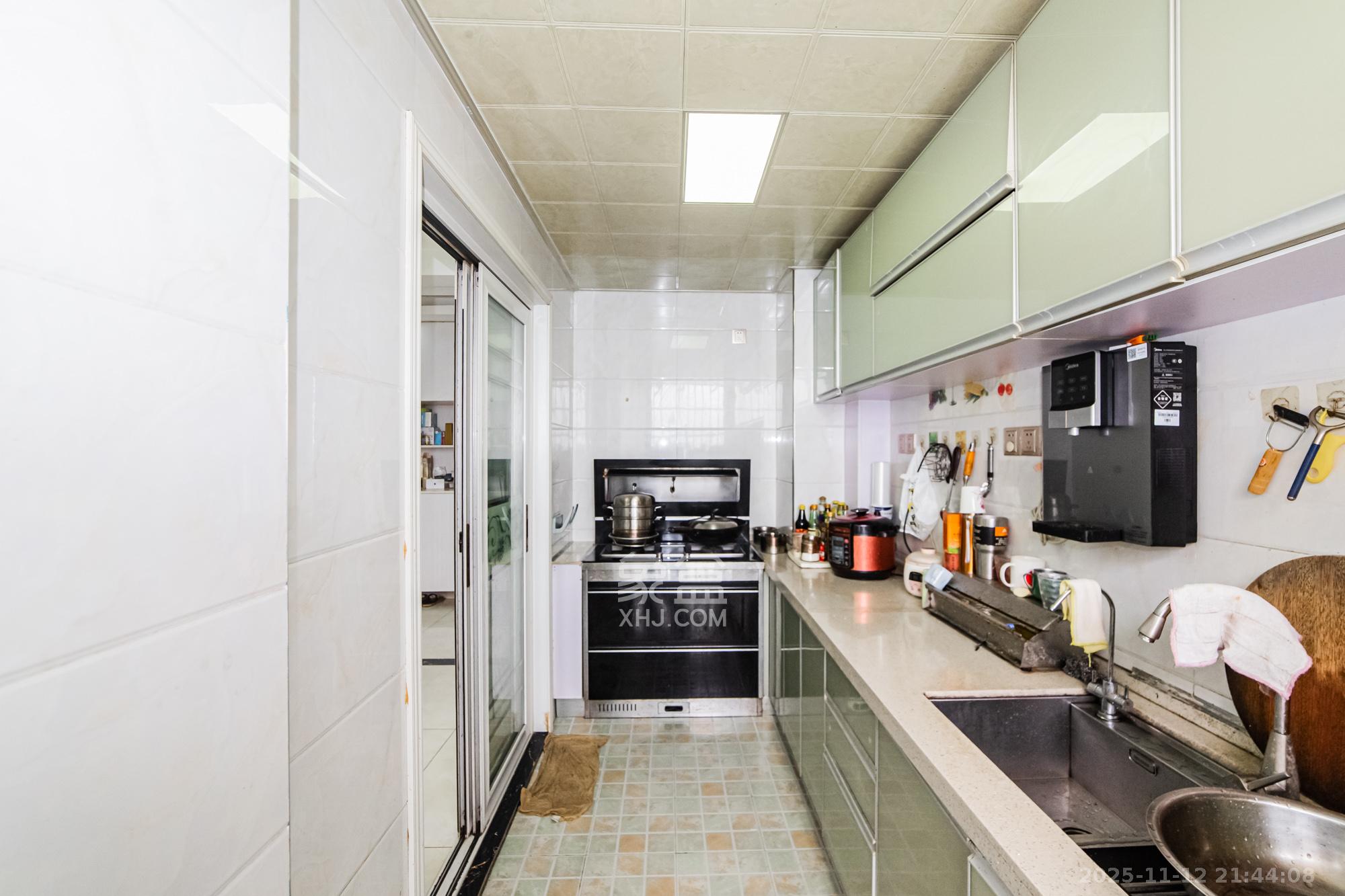 万国城（当代满庭春MOMA）三期  3室2厅2卫    108.0万厨房