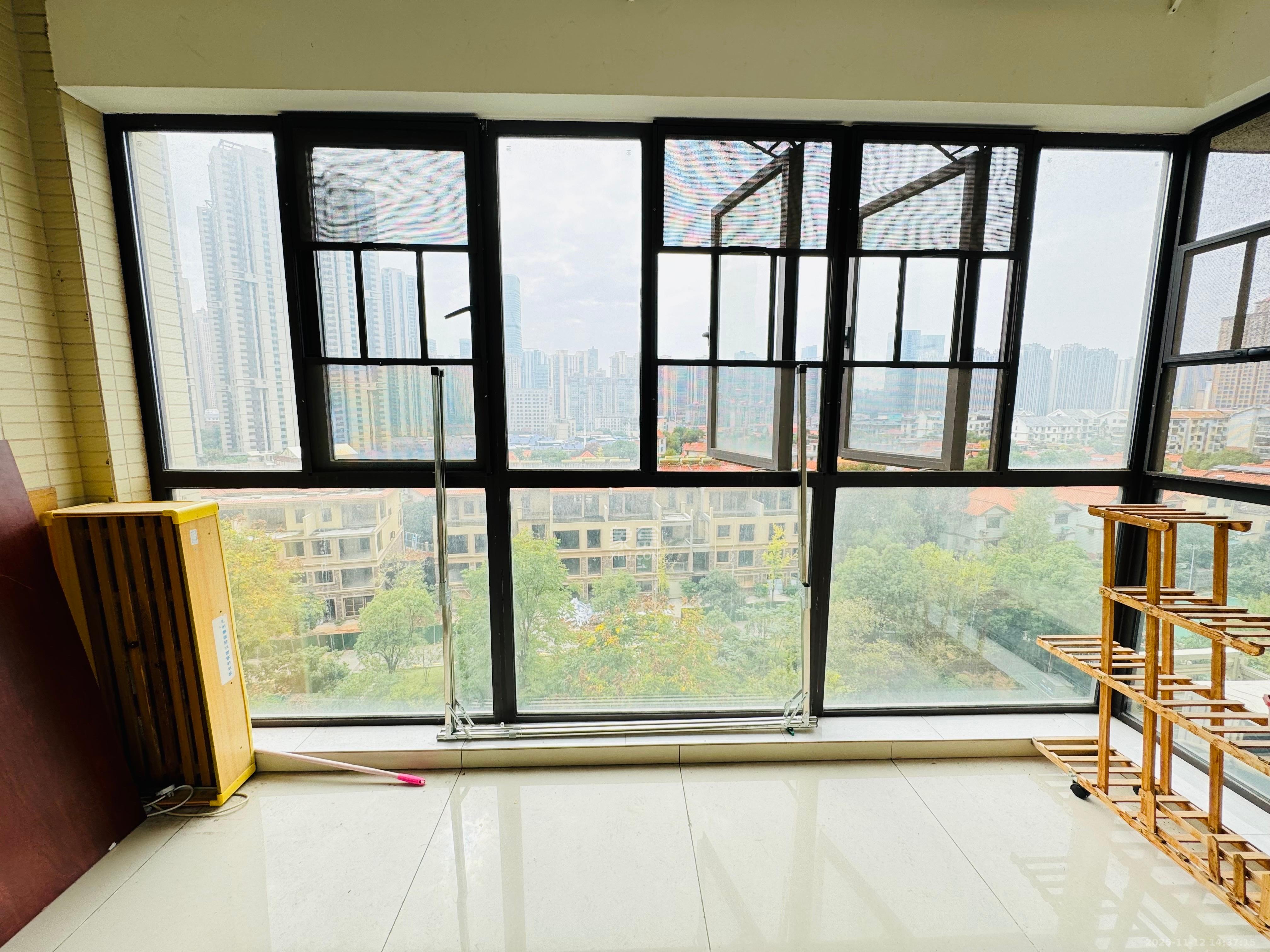 芙蓉别墅山庄(嘉湘华庭) 3室2厅1卫 2700.0元/月 芙蓉别墅山庄(嘉湘华庭) 3室2厅1卫 2700.0元/月室内图