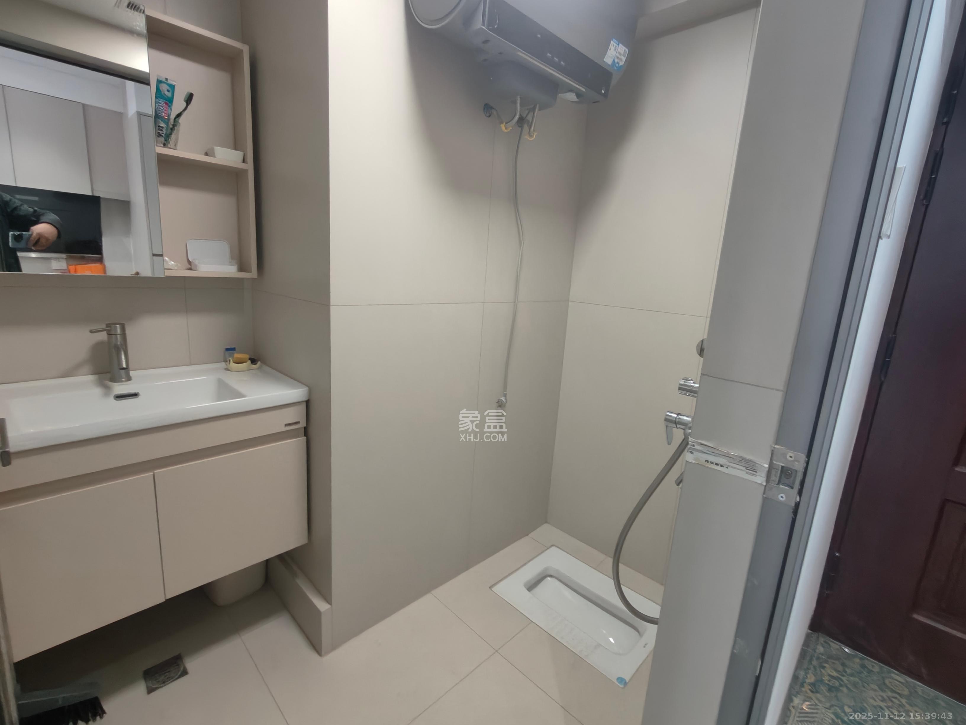 友兴家园  1室1厅1卫    1700.0元/月室内图