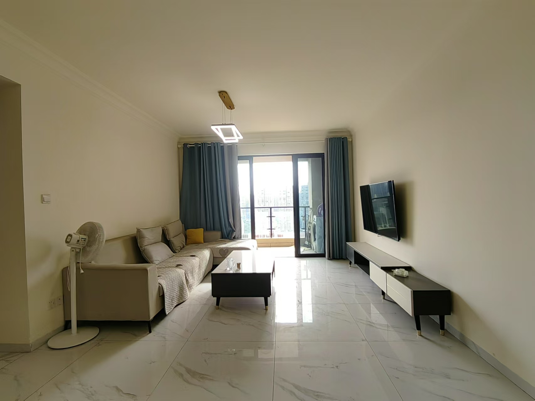 华耀碧桂园十里江湾誉峯 1室0厅0卫 62.8万 华耀碧桂园十里江湾誉峯 1室0厅0卫 62.8万客厅