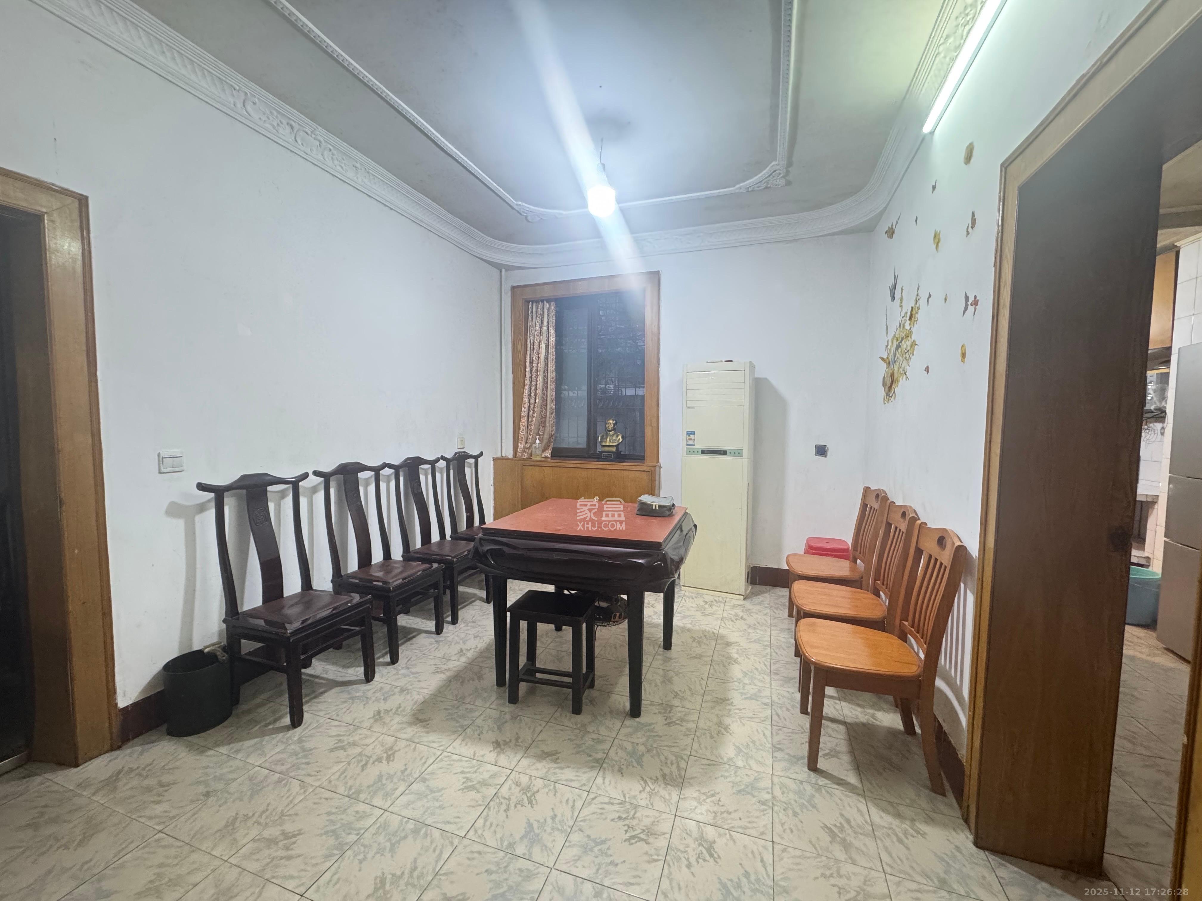 东风路招标局宿舍  3室2厅1卫    2400.0元/月室内图