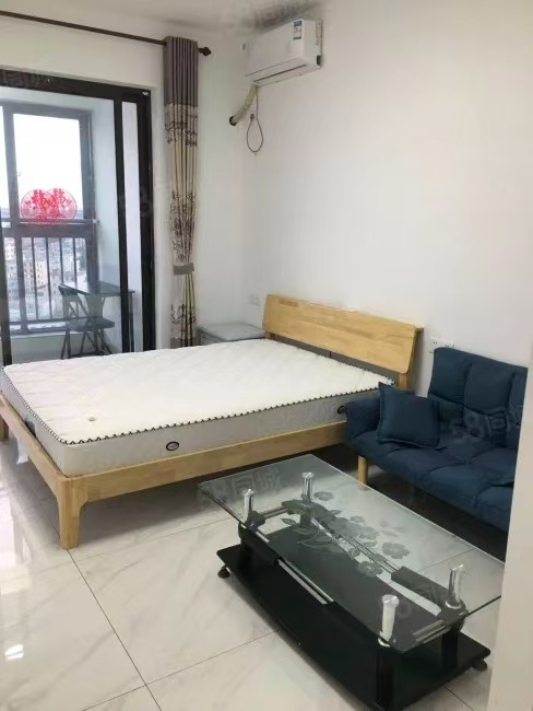 绿地城玺园 1室1厅1卫 37.0万 绿地城玺园 1室1厅1卫 37.0万客厅