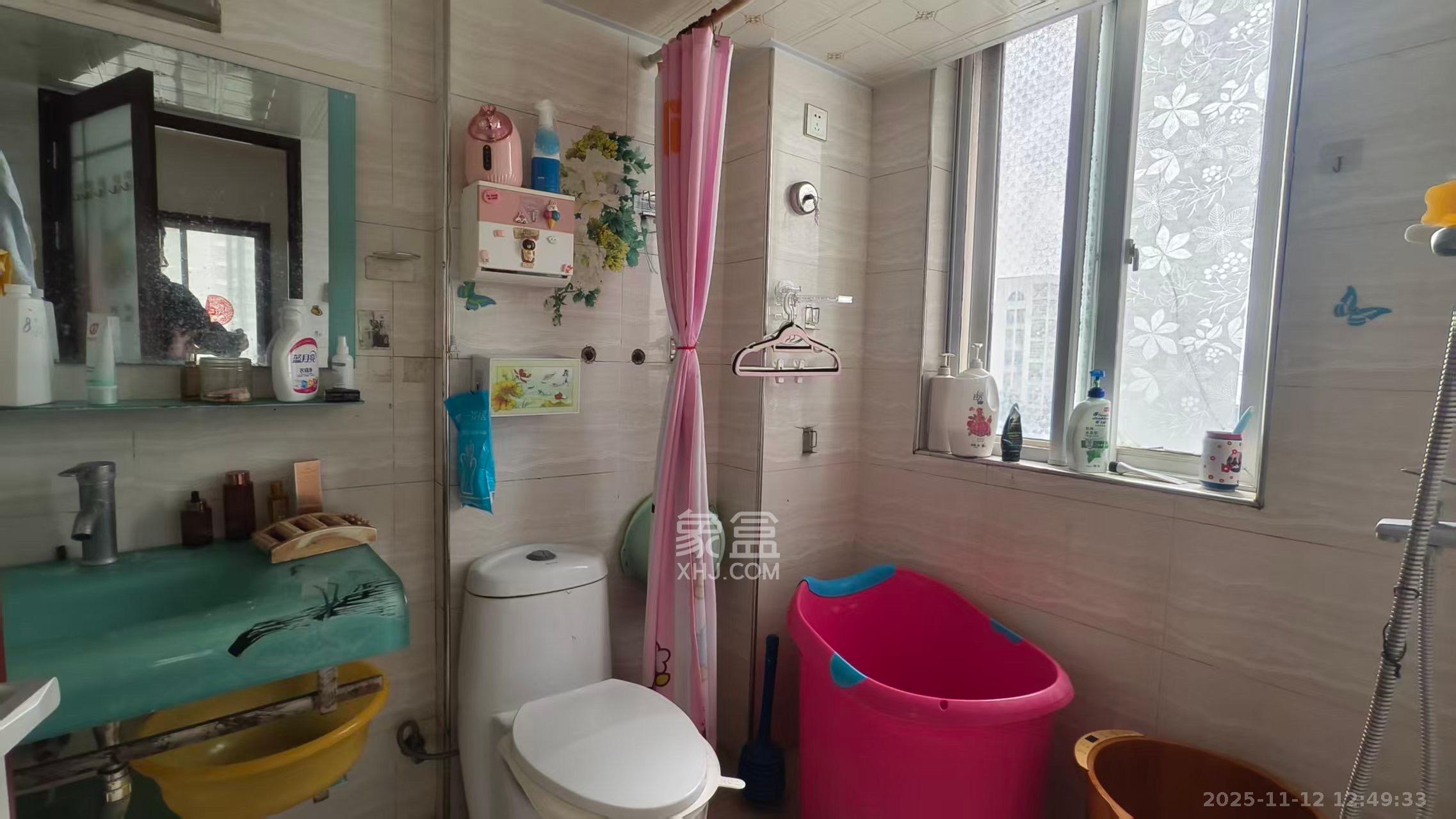 时代星城  4室2厅2卫    2000.0元/月室内图