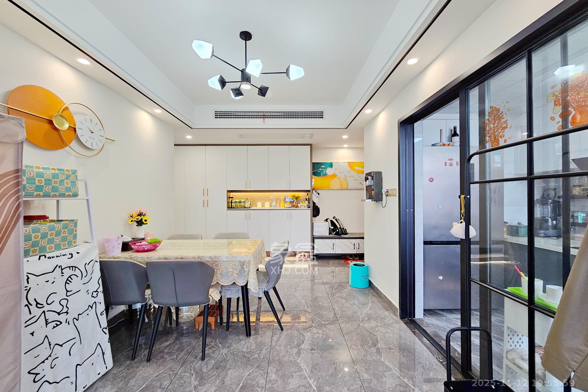 长房东旭国际 3室2厅2卫 150.0万 长房东旭国际 3室2厅2卫 150.0万客厅