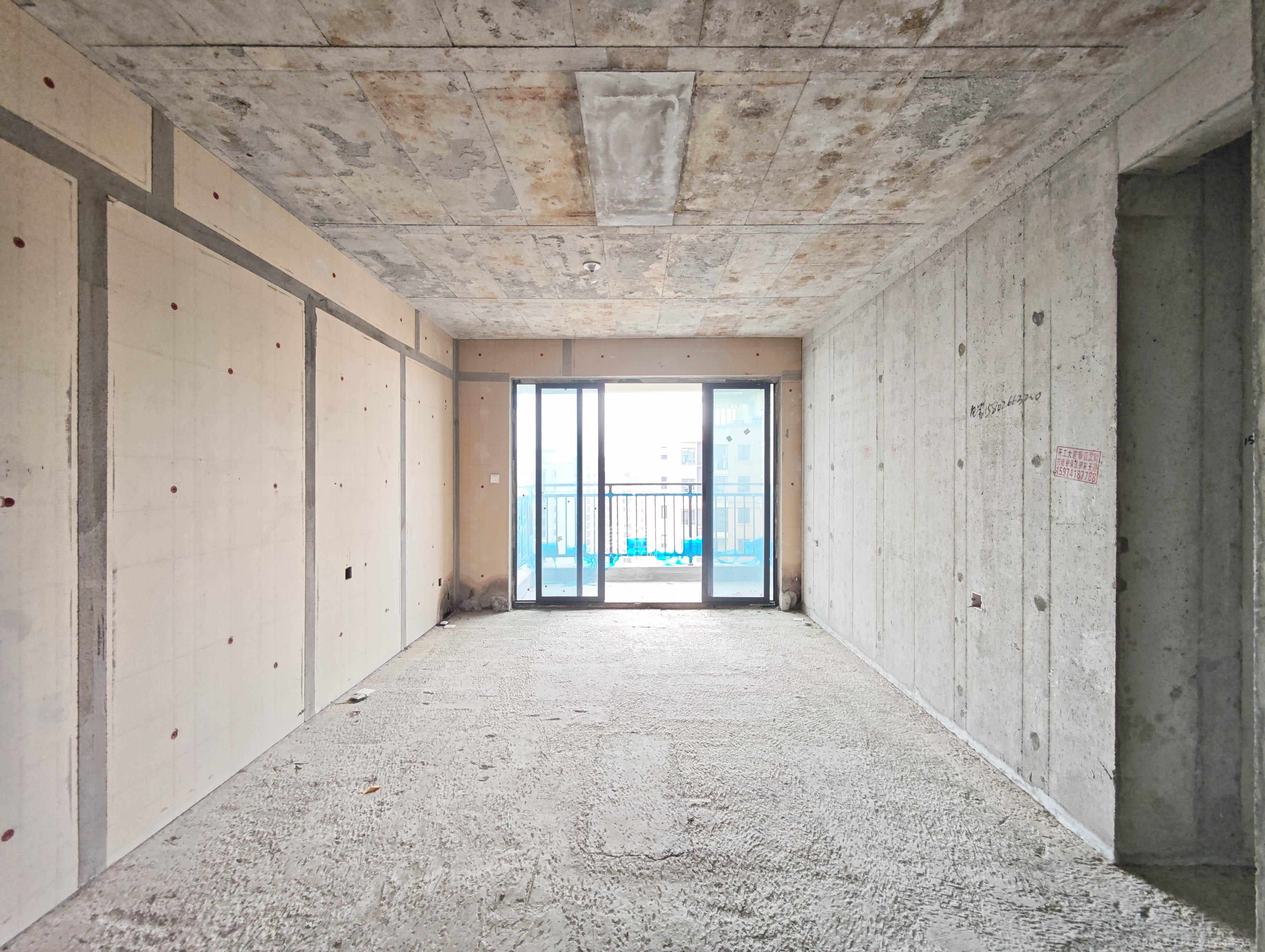 伊景园滨河苑 3室2厅2卫 75.0万 伊景园滨河苑 3室2厅2卫 75.0万客厅