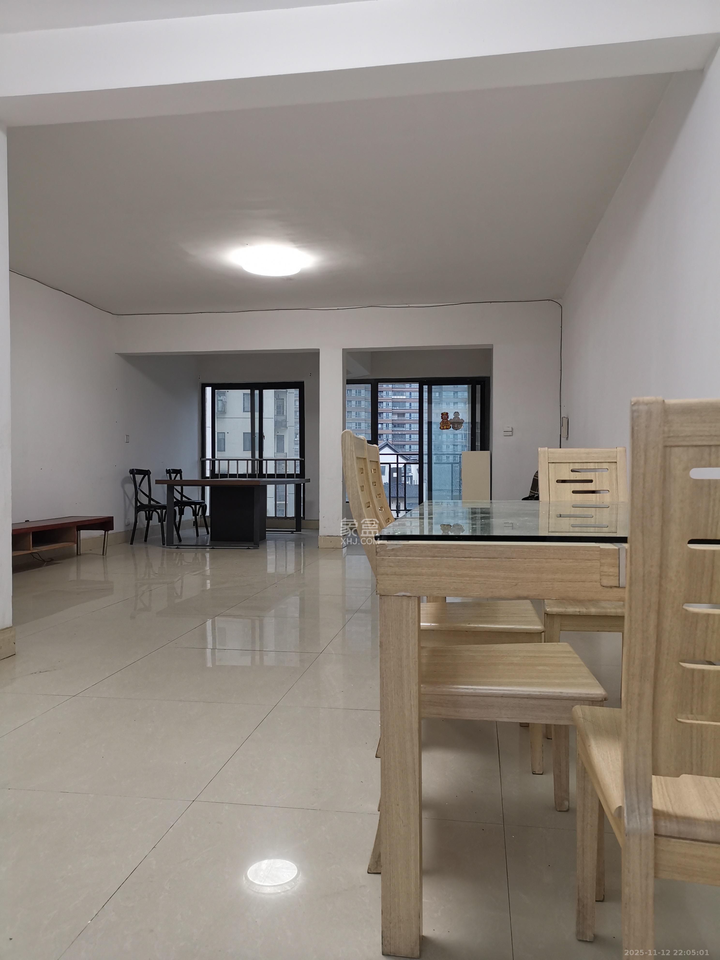 嘉宇盛世华章  4室2厅1卫    3300.0元/月