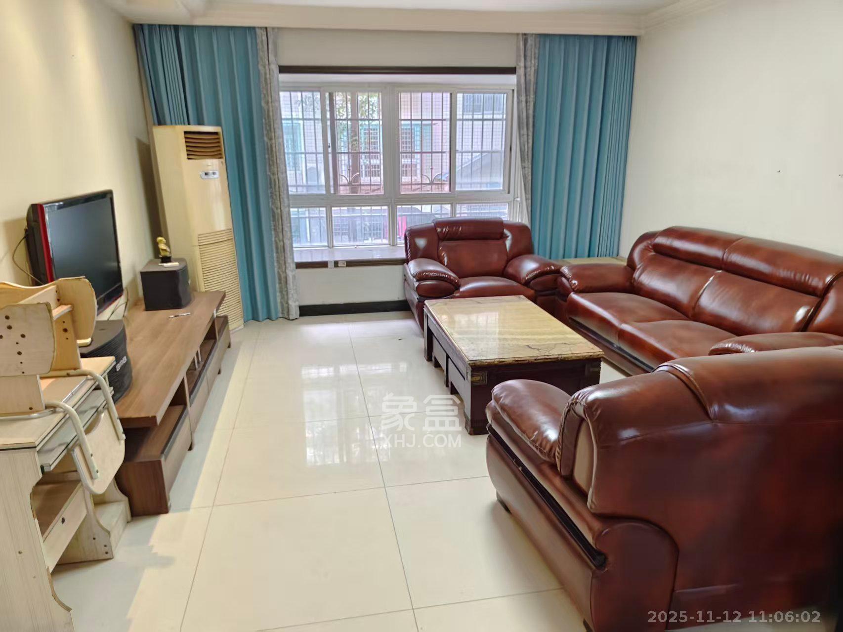 振湘园  3室2厅2卫    2300.0元/月