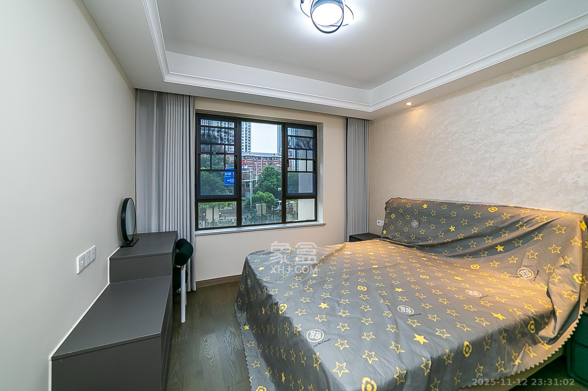 新力铂园(江山云著) 3室2厅2卫 130.0万 新力铂园(江山云著) 3室2厅2卫 130.0万卧室