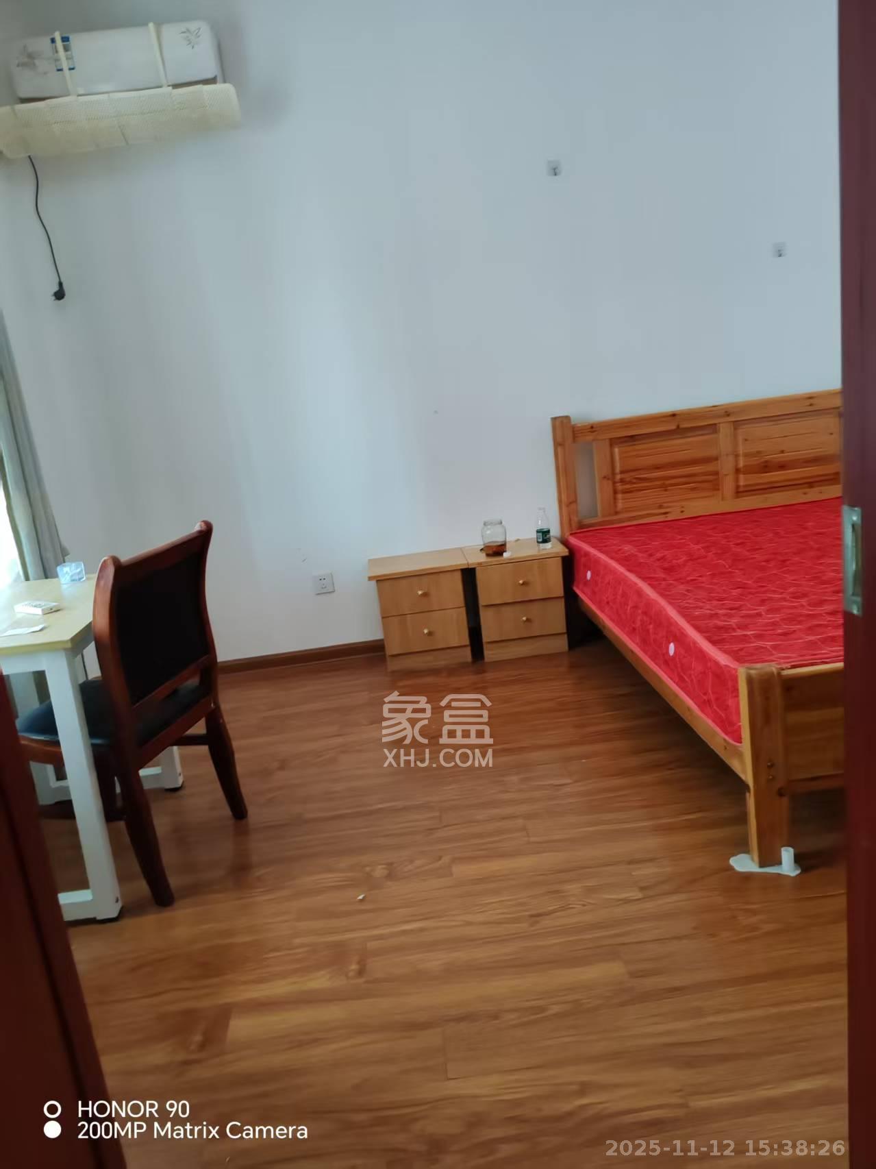 三一街区  2室2厅1卫    1200.0元/月室内图1