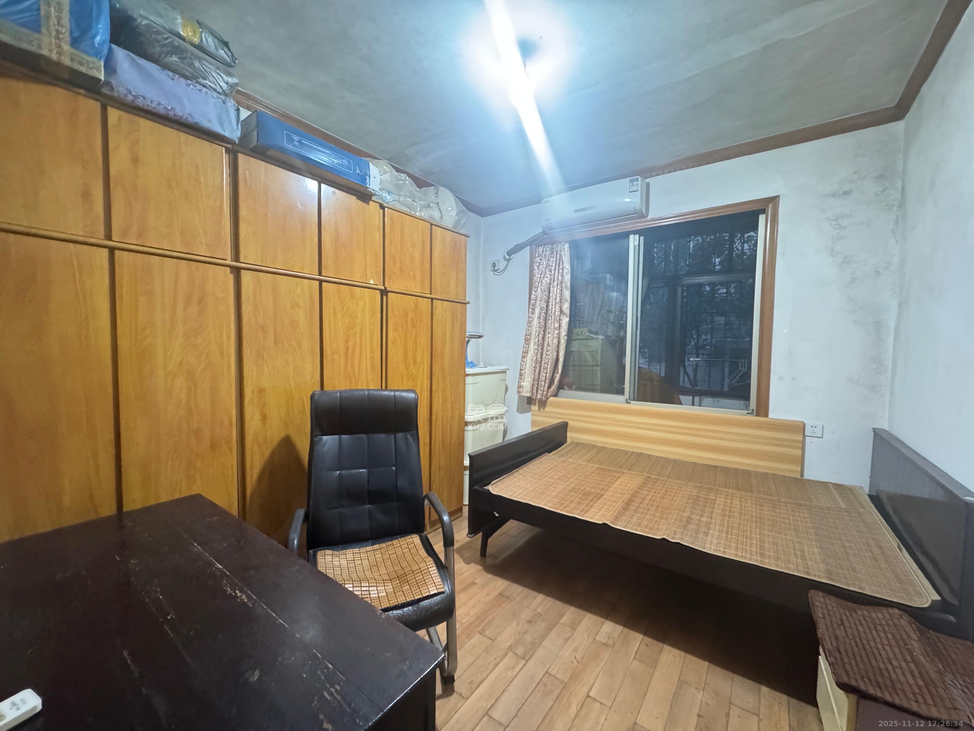 东风路招标局宿舍 3室2厅1卫 2400.0元/月 东风路招标局宿舍 3室2厅1卫 2400.0元/月室内图