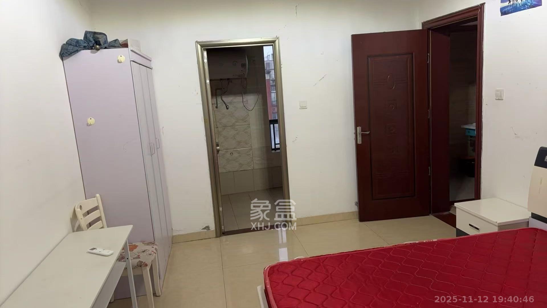 华润凤凰城二期  1室1厅1卫    1600.0元/月室内图