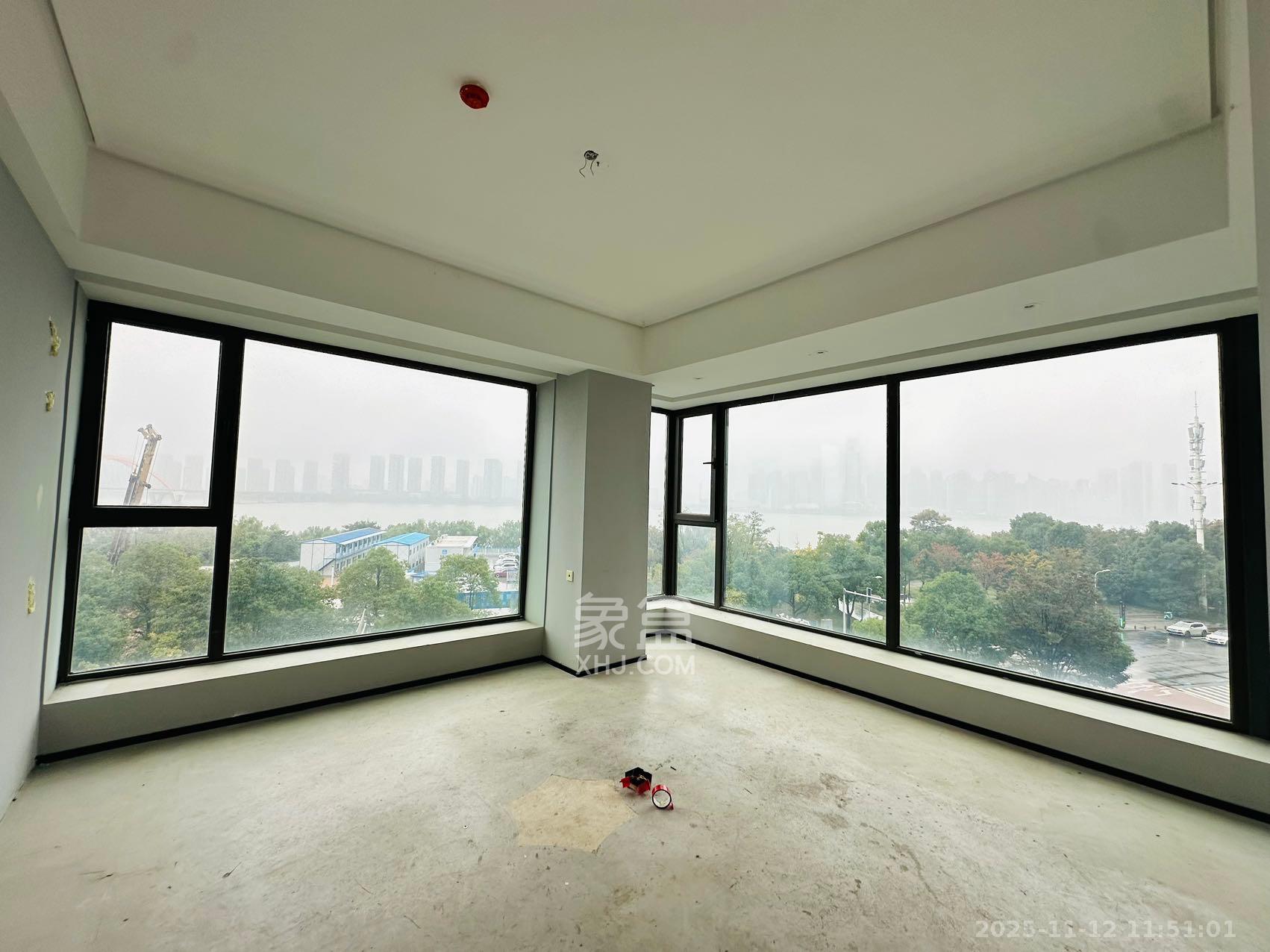 远洋外滩壹号 4室2厅2卫 5500.0元/月 远洋外滩壹号 4室2厅2卫 5500.0元/月室内图