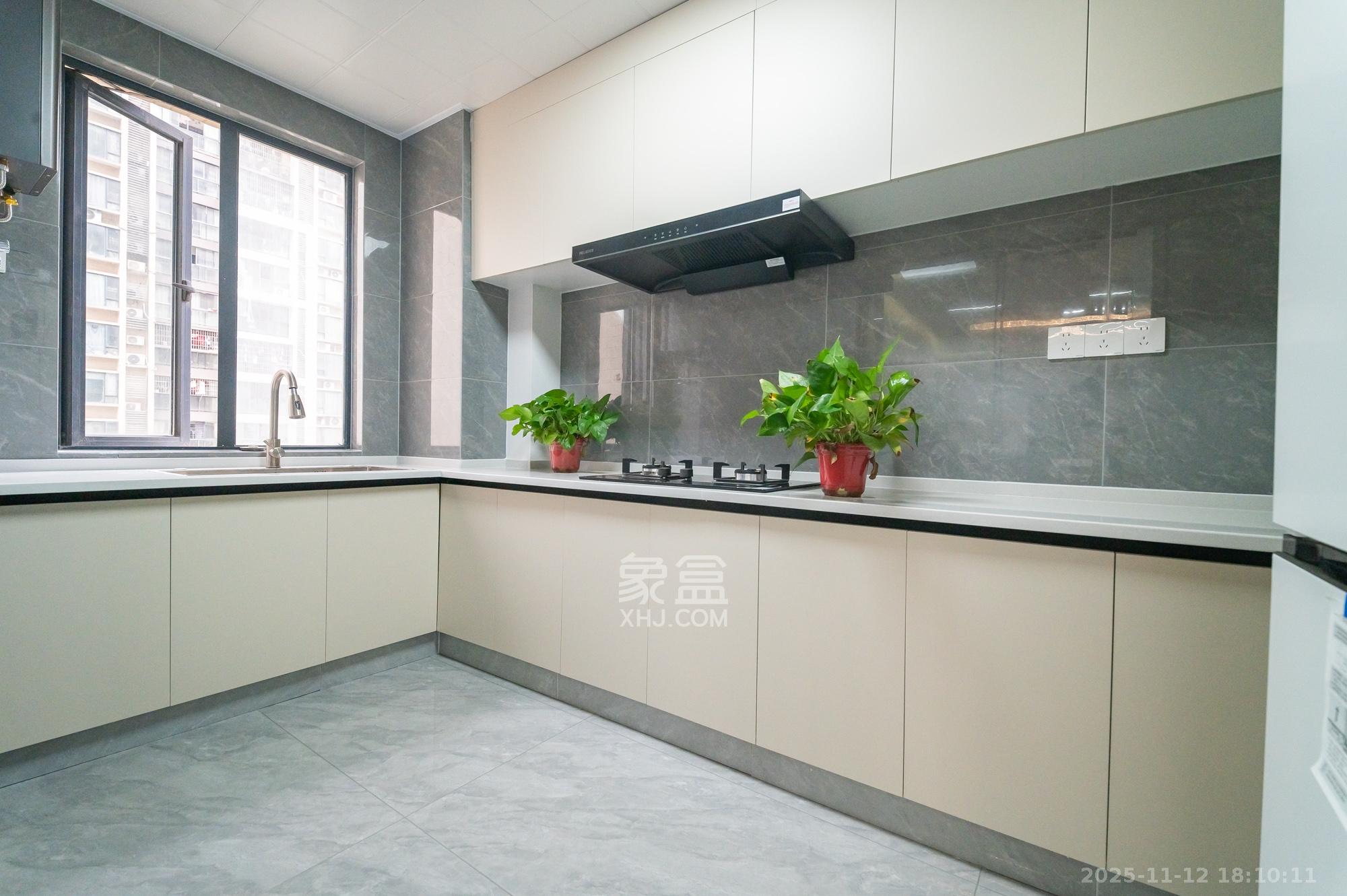 蓝山郡 4室2厅2卫 95.8万 蓝山郡 4室2厅2卫 95.8万厨房