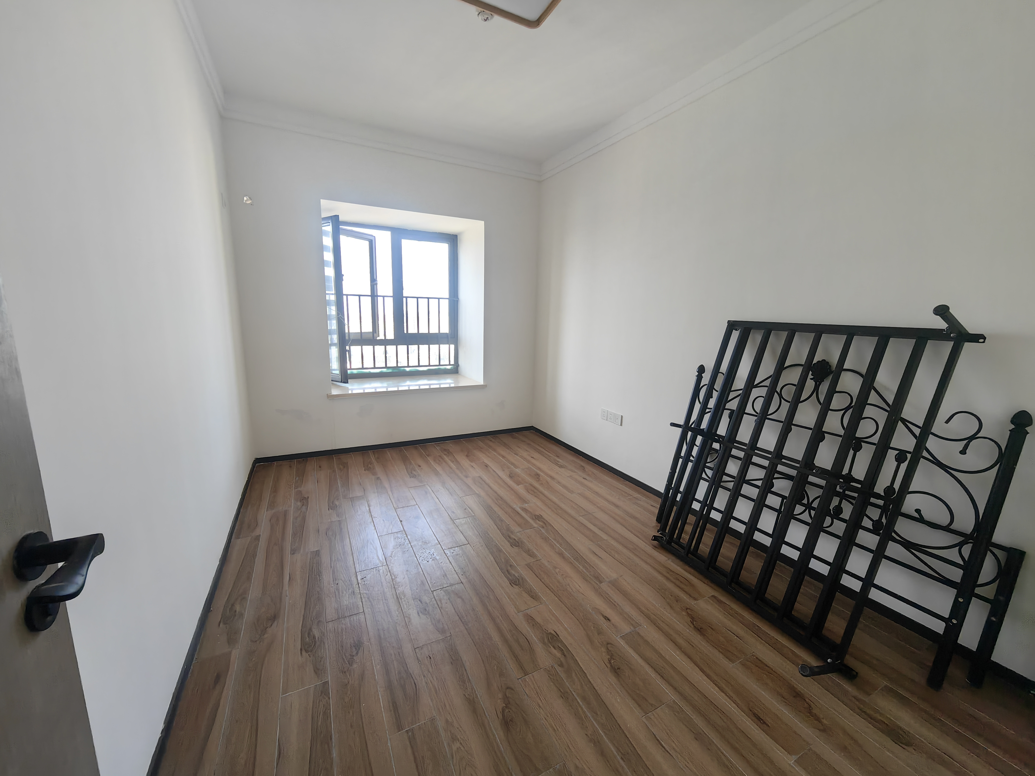 海府大院(海府路41号) 3室2厅2卫 3200.0元/月 海府大院(海府路41号) 3室2厅2卫 3200.0元/月室内图