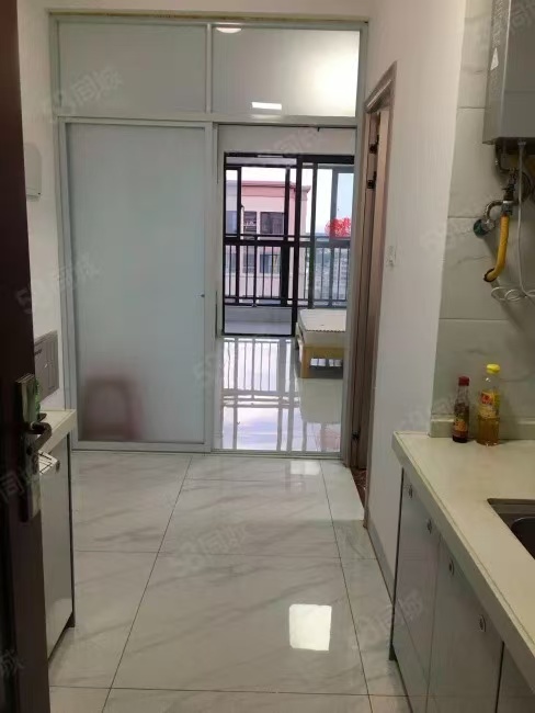 绿地城玺园 1室1厅1卫 37.0万 绿地城玺园 1室1厅1卫 37.0万客厅