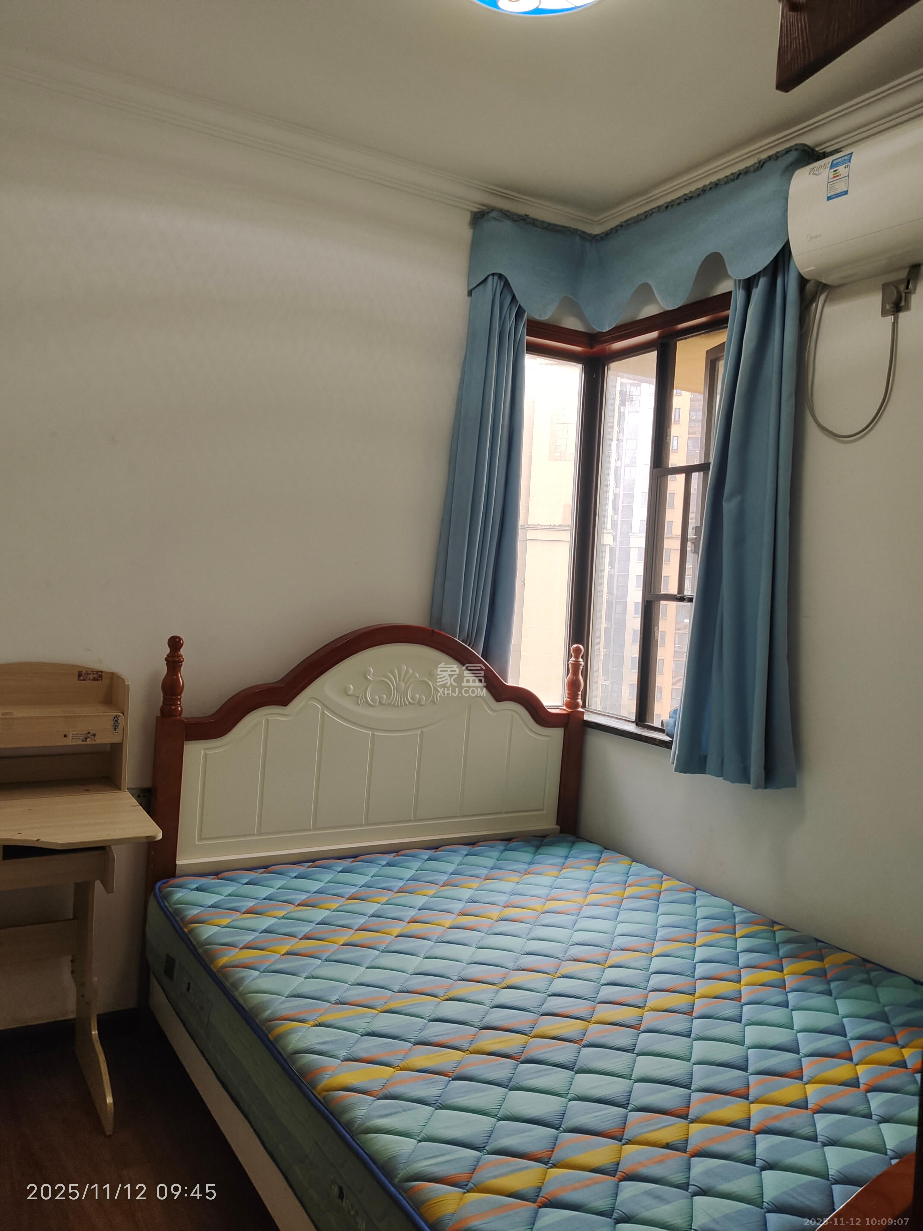 华润置地广场一期  3室2厅1卫    2000.0元/月室内图