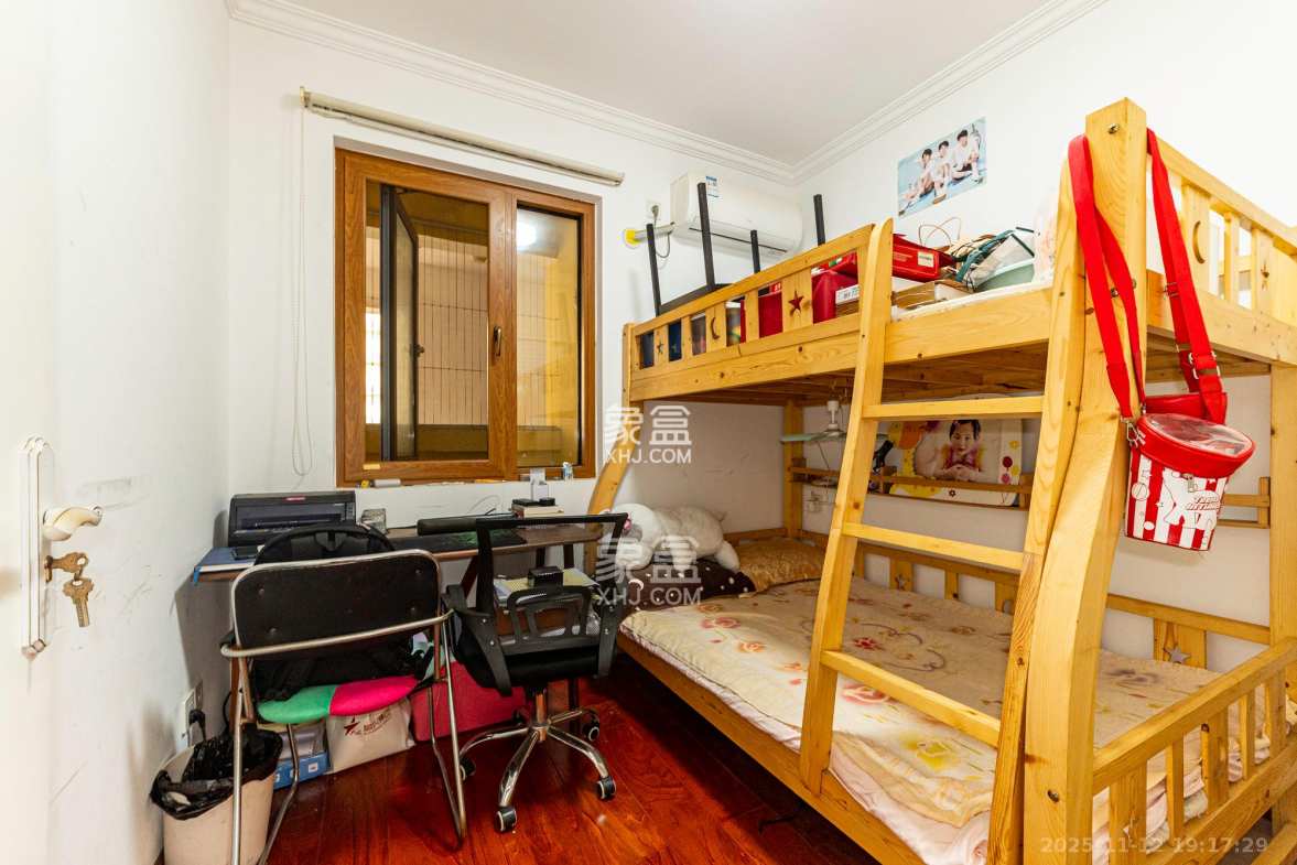 MOMA当代广场 3室1厅1卫 55.0万 MOMA当代广场 3室1厅1卫 55.0万卧室