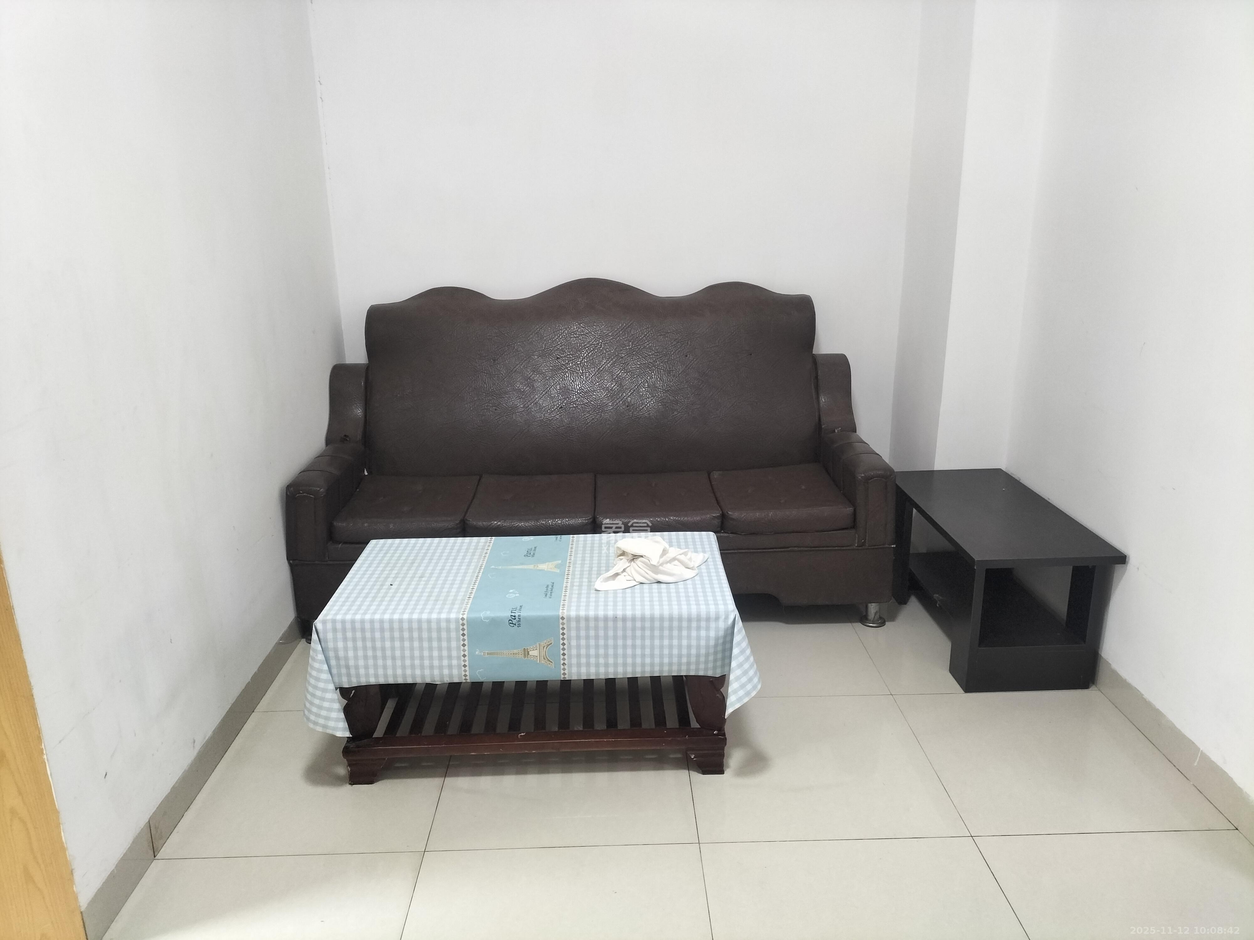 骑龙安置小区  1室1厅1卫    1200.0元/月室内图