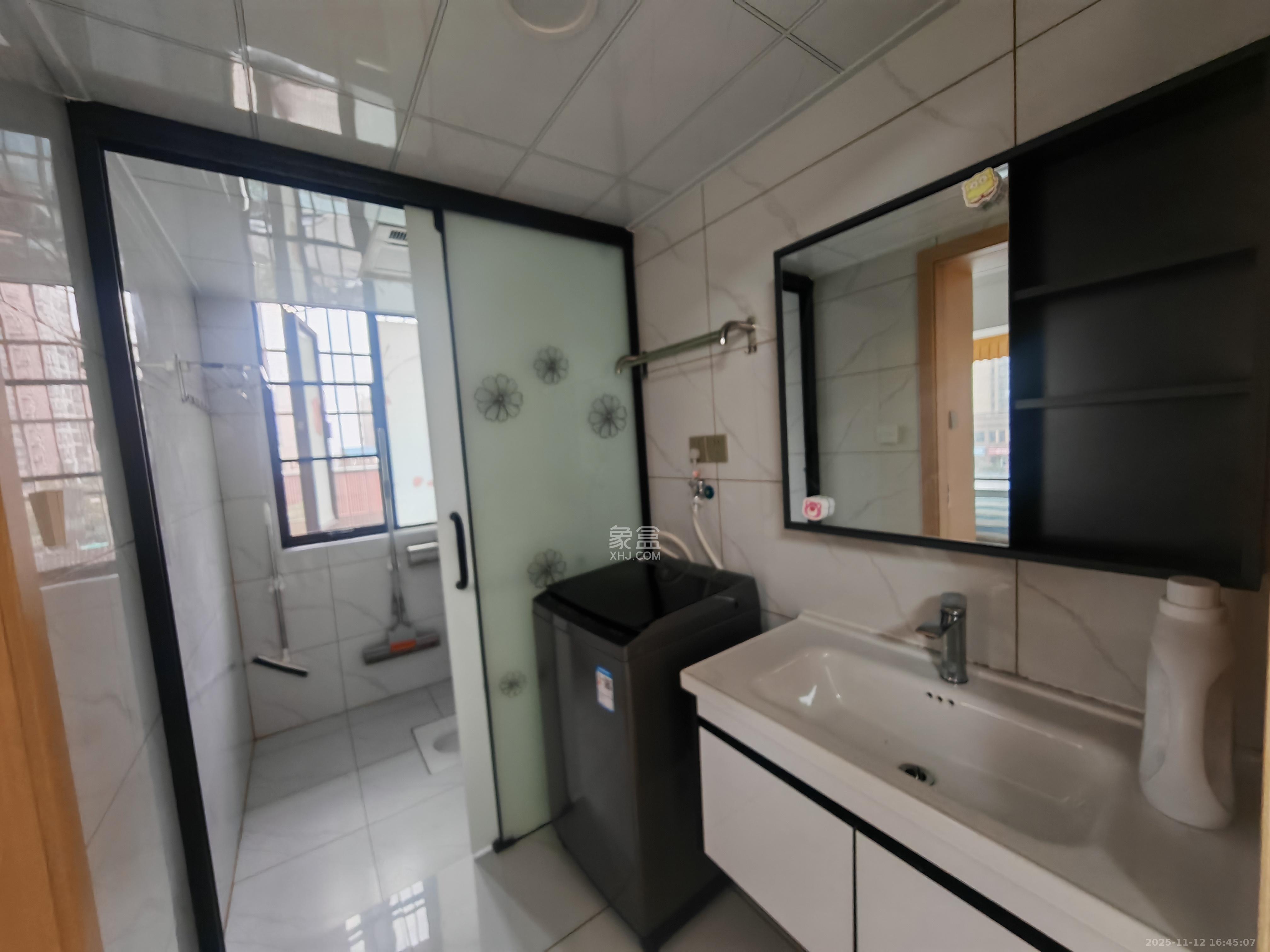 和润园三期  2室2厅1卫    2300.0元/月室内图