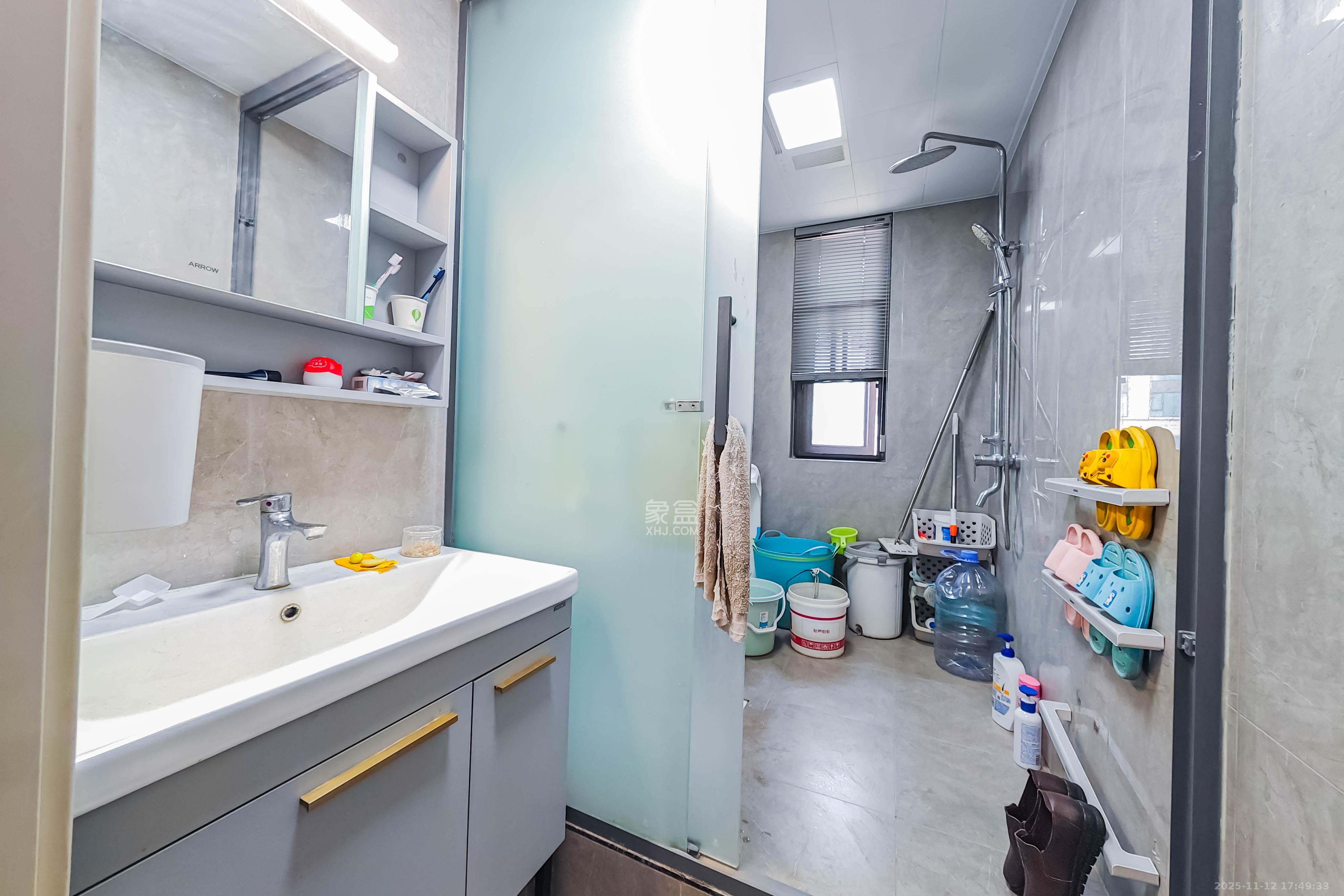 中天星耀城  4室2厅2卫    153.0万卫生间