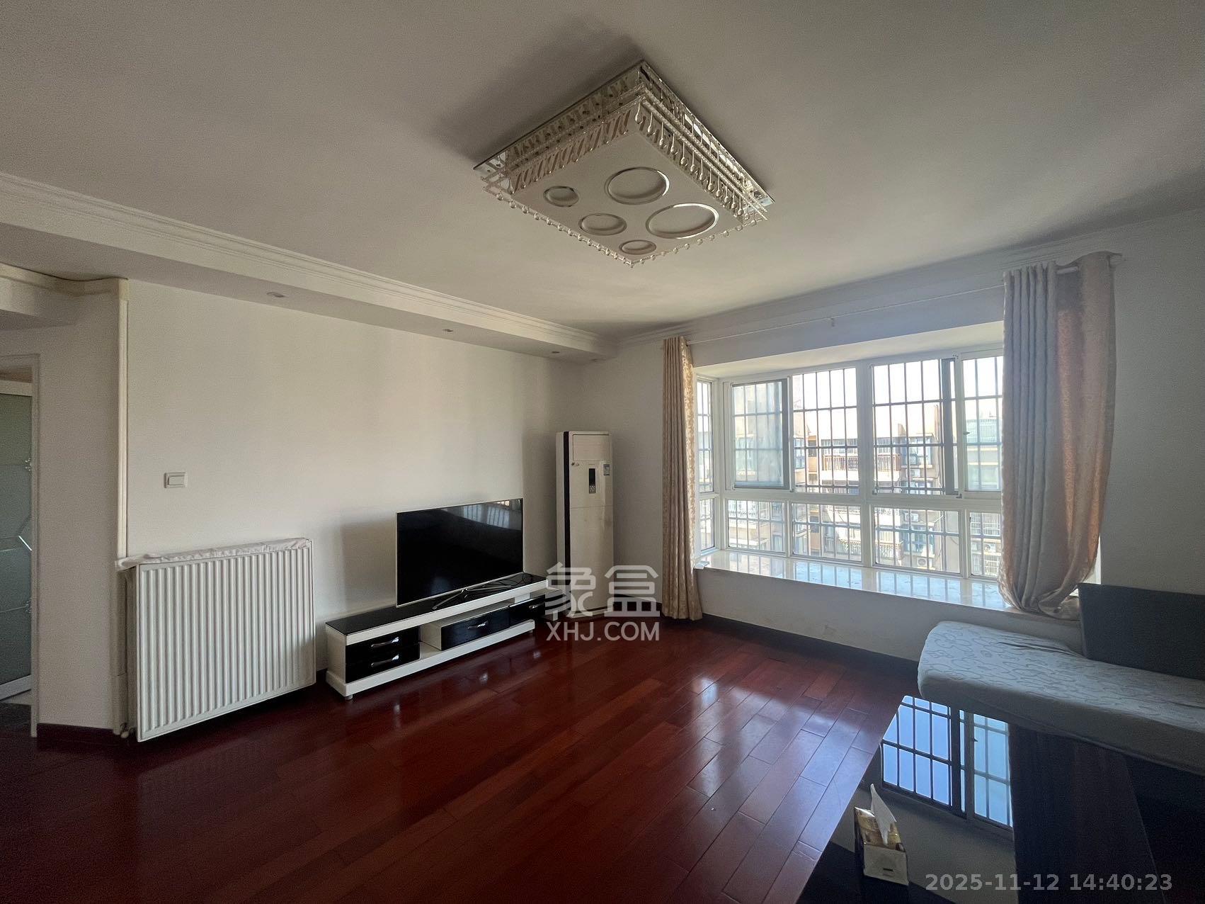 清政园（青政家园）  3室2厅2卫    2100.0元/月