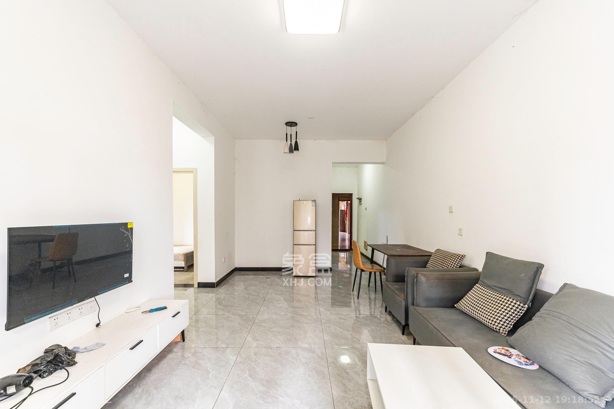 紫华郡  3室1厅1卫    40.0万客厅