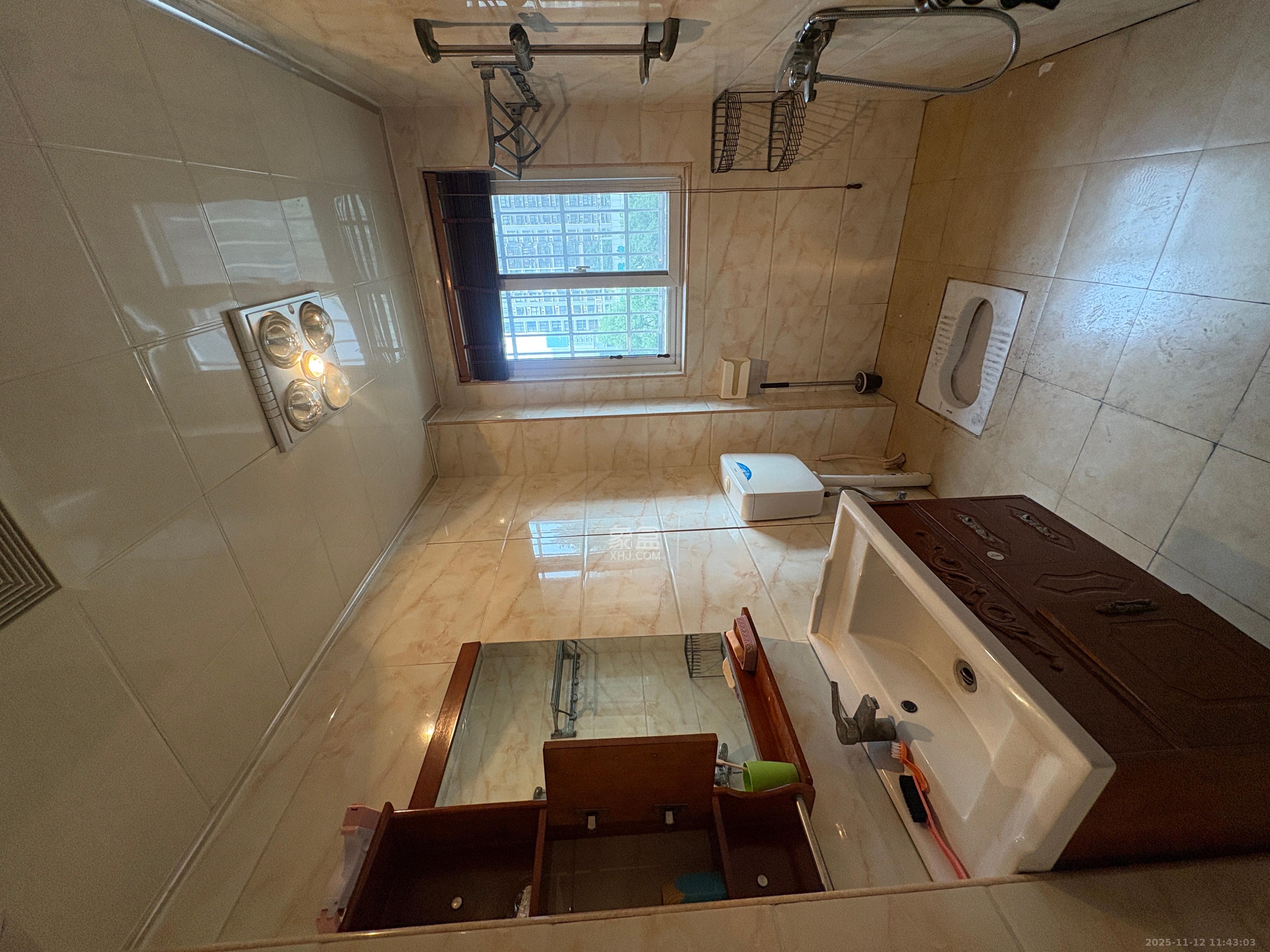 楚天世纪城东苑  4室2厅2卫    2600.0元/月室内图