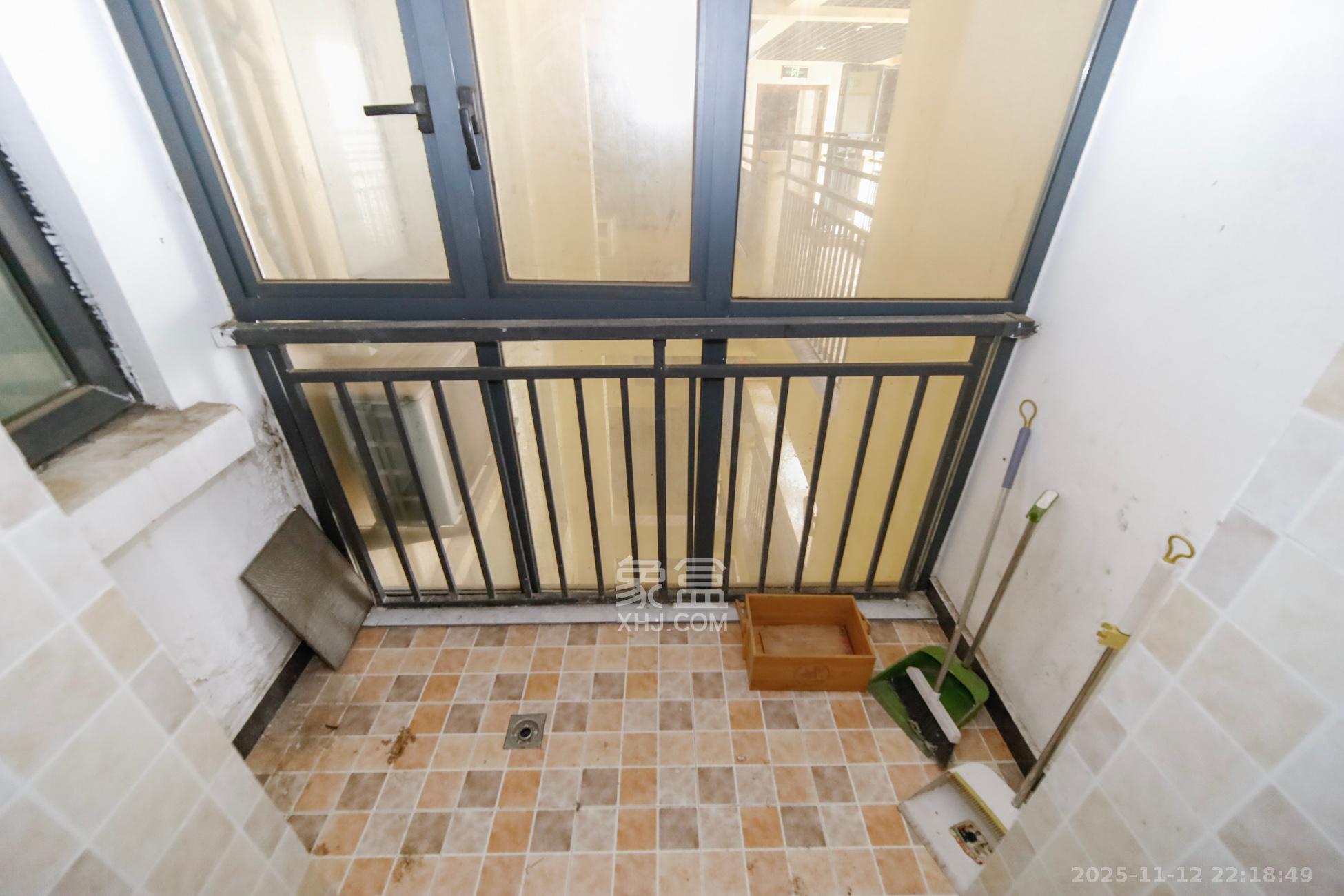 蓝光幸福满庭  3室2厅1卫    68.0万阳台