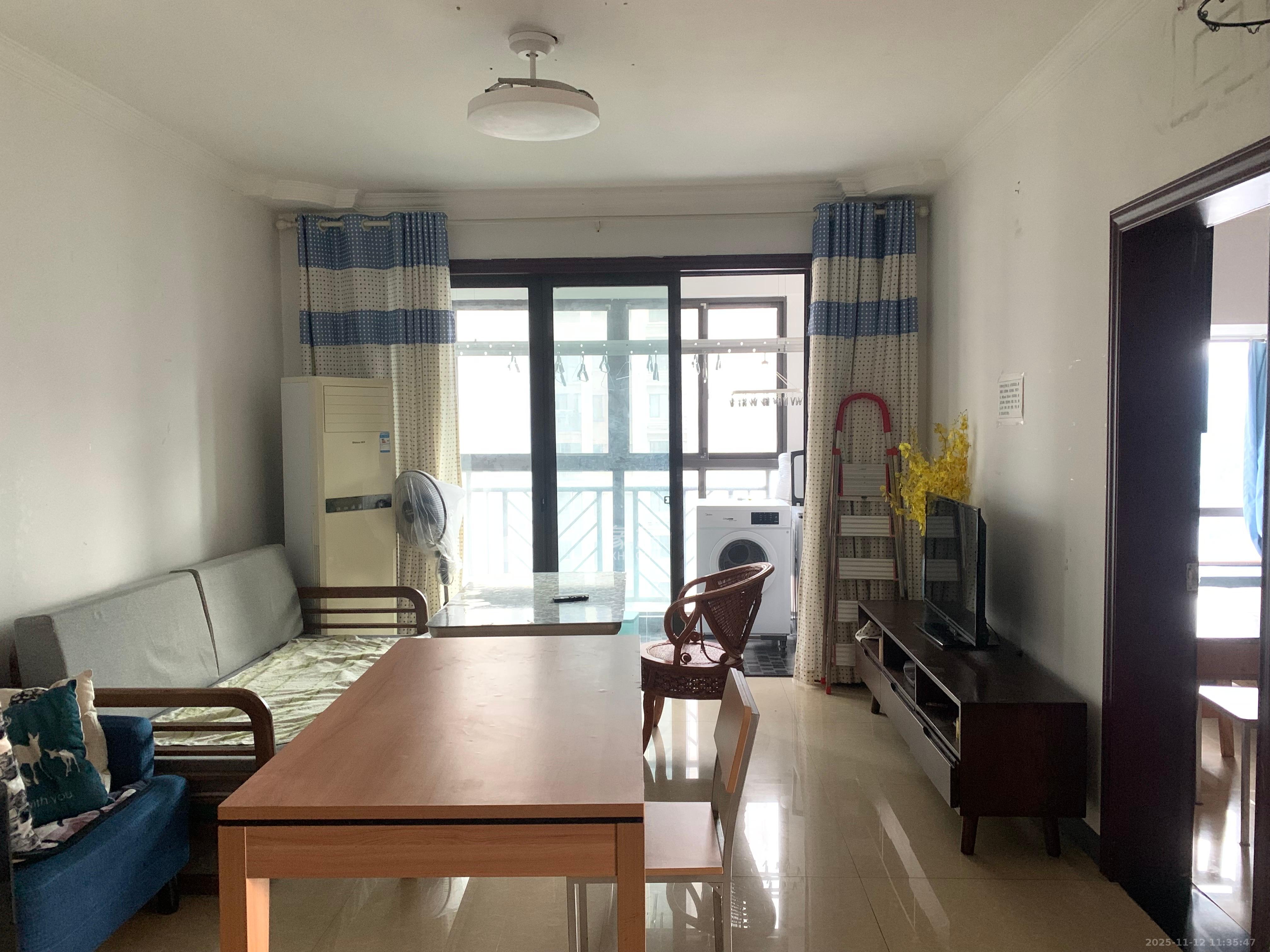 旭辉藏郡(藏郡、旭湘华府) 3室2厅1卫 2500.0元/月 旭辉藏郡(藏郡、旭湘华府) 3室2厅1卫 2500.0元/月室内图