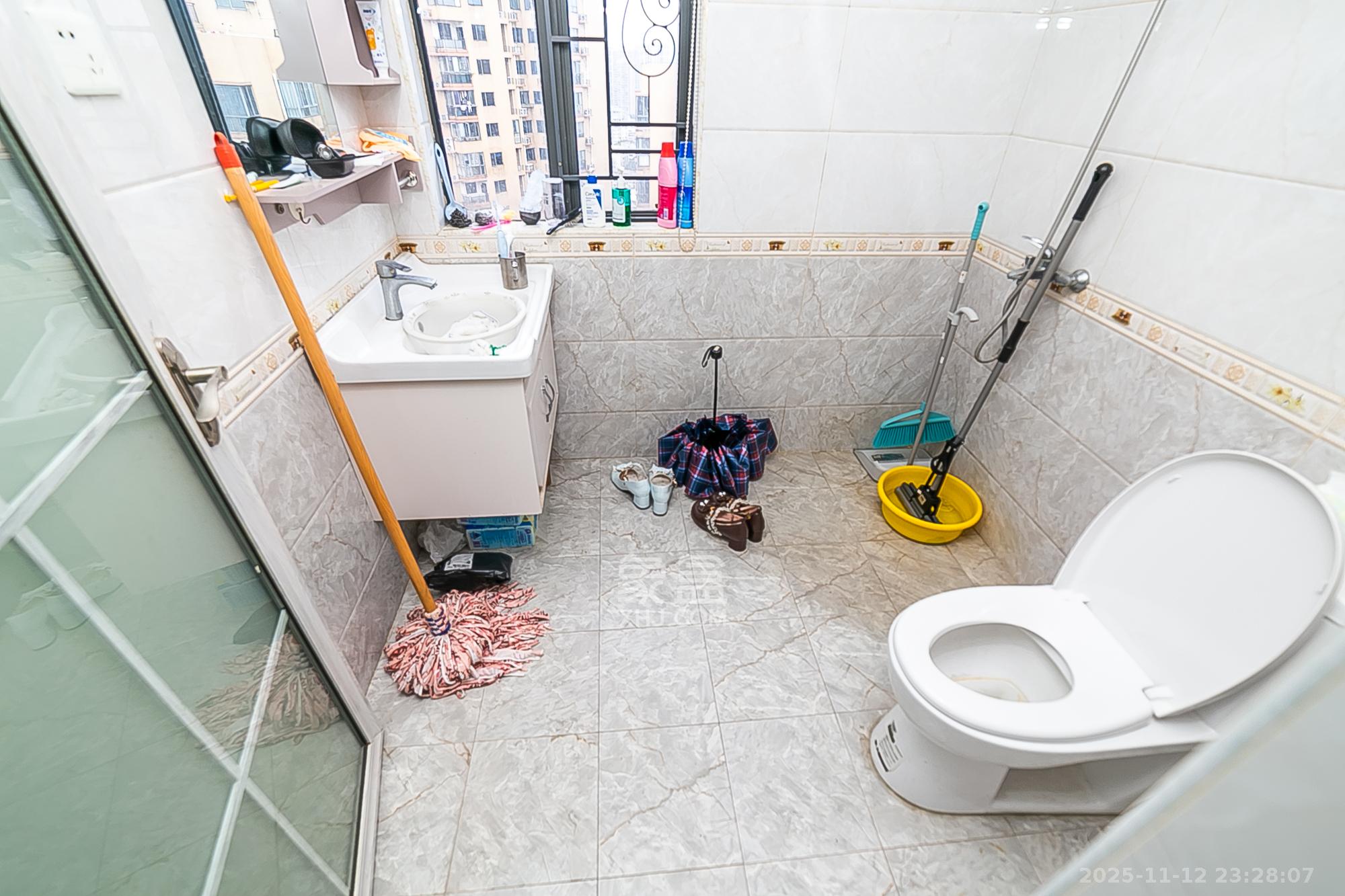 兴威帕克水岸  3室2厅2卫    98.0万卫生间