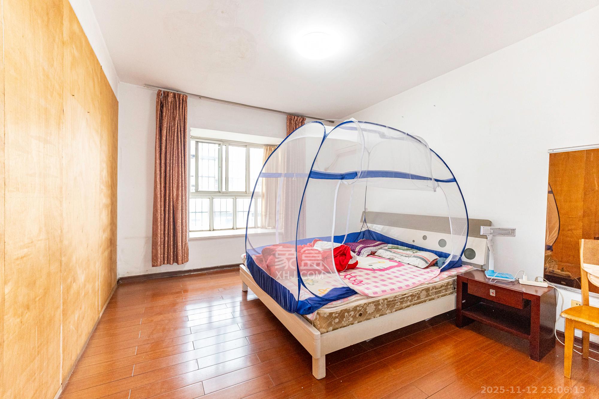 金岸教师公寓 3室2厅2卫 56.8万 金岸教师公寓 3室2厅2卫 56.8万卧室