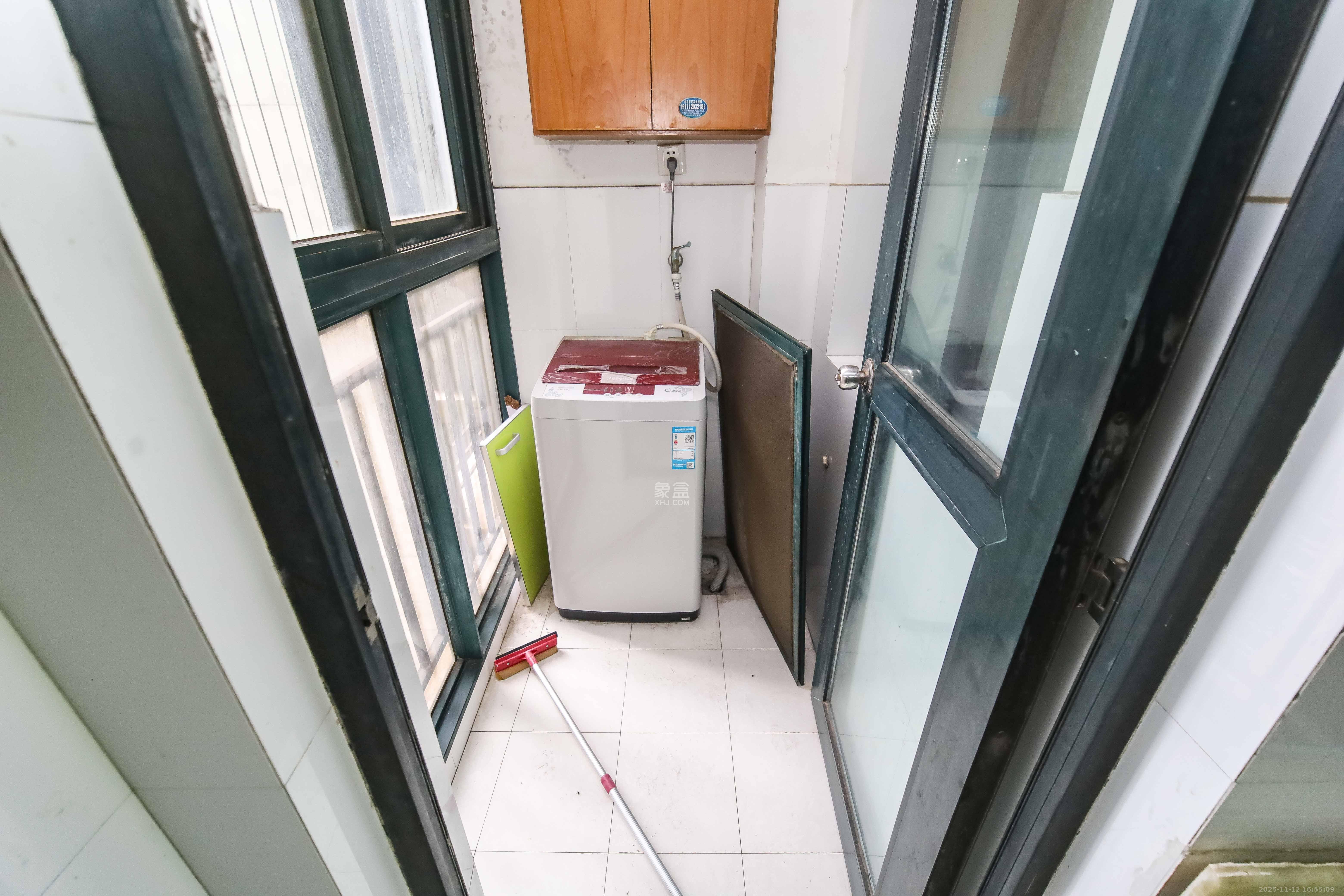 浏阳河畔家园 3室2厅2卫 90.0万 浏阳河畔家园 3室2厅2卫 90.0万阳台