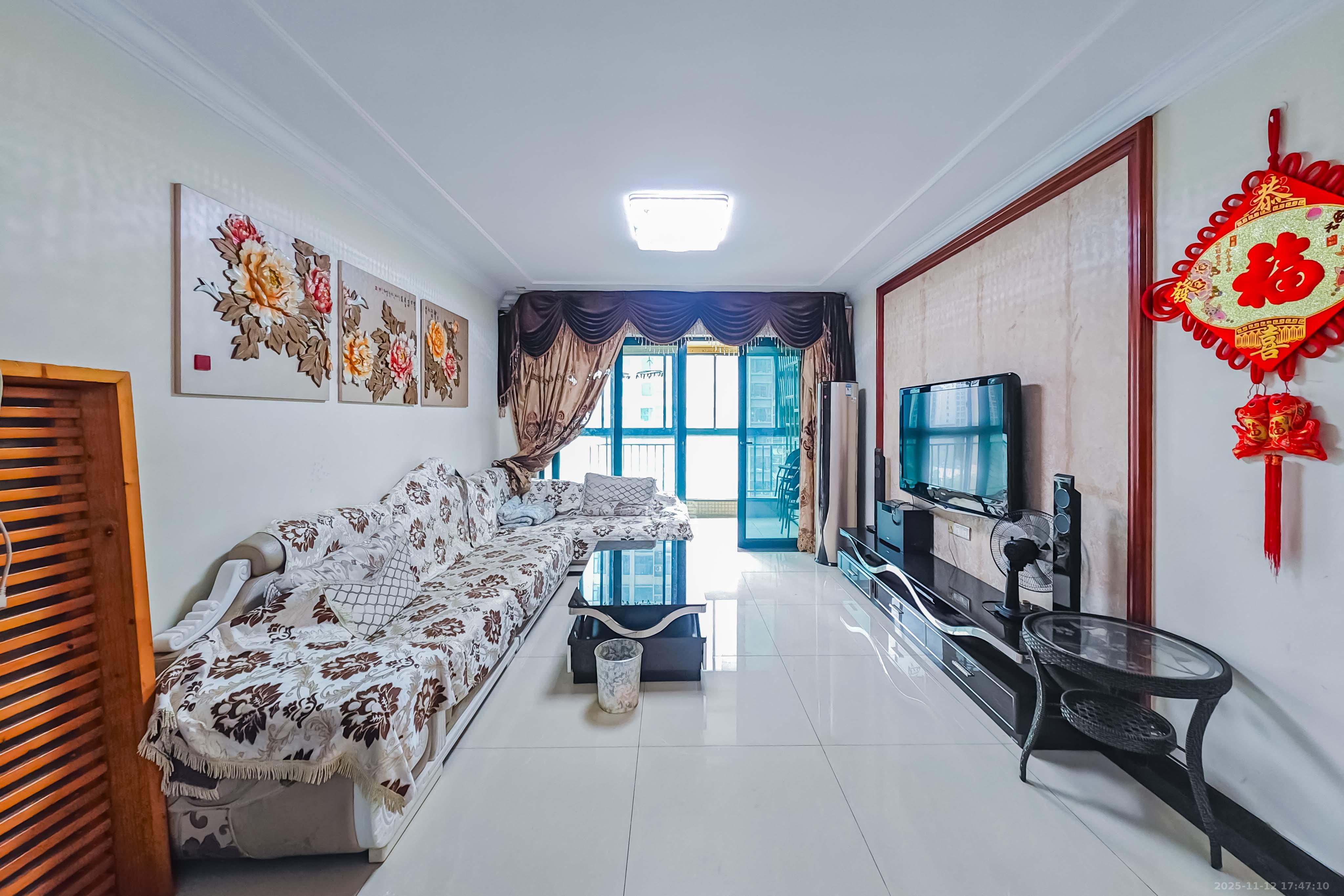 恒大绿洲  3室2厅1卫    128.0万客厅