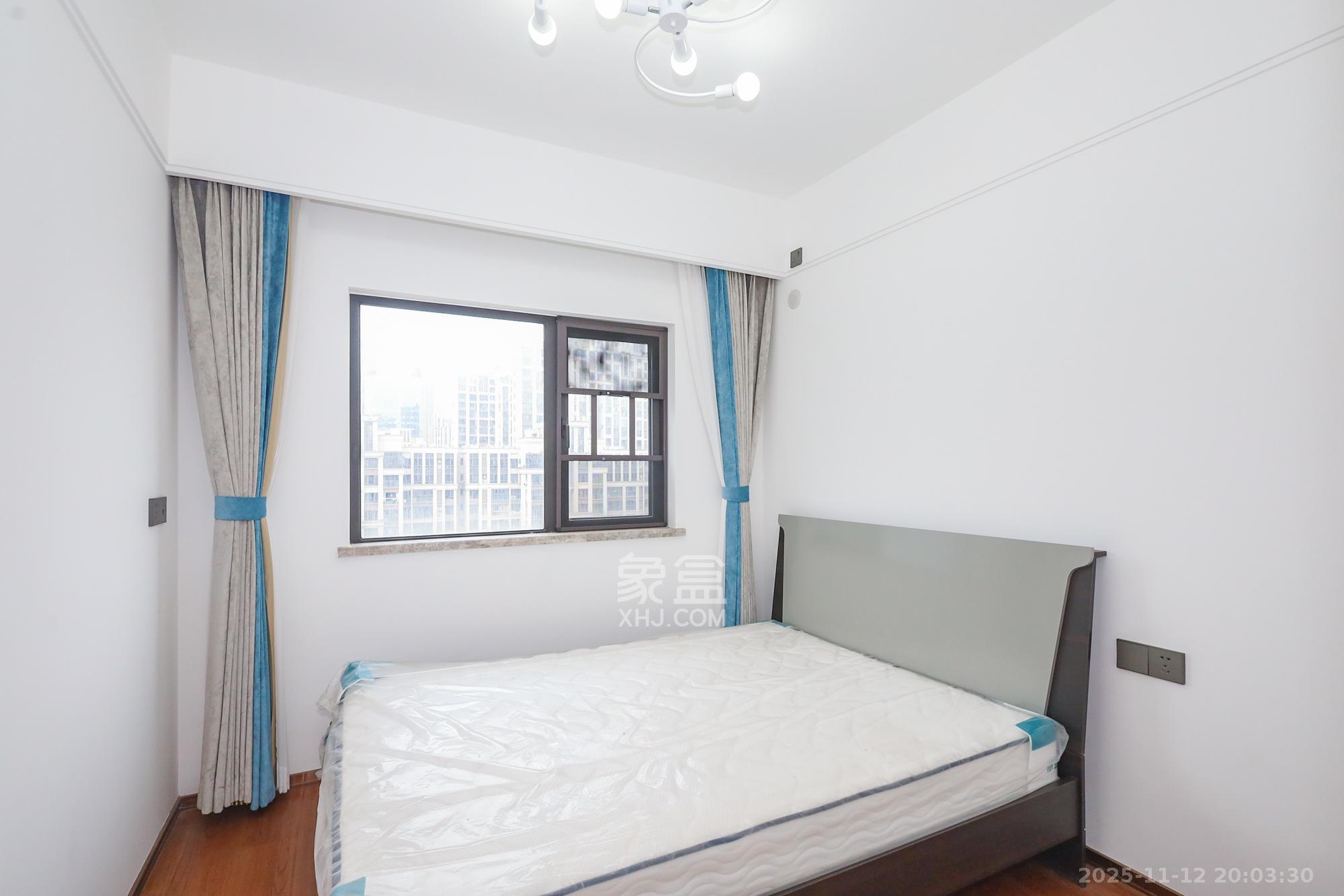 万科里金域滨江  4室2厅2卫    316.0万卧室