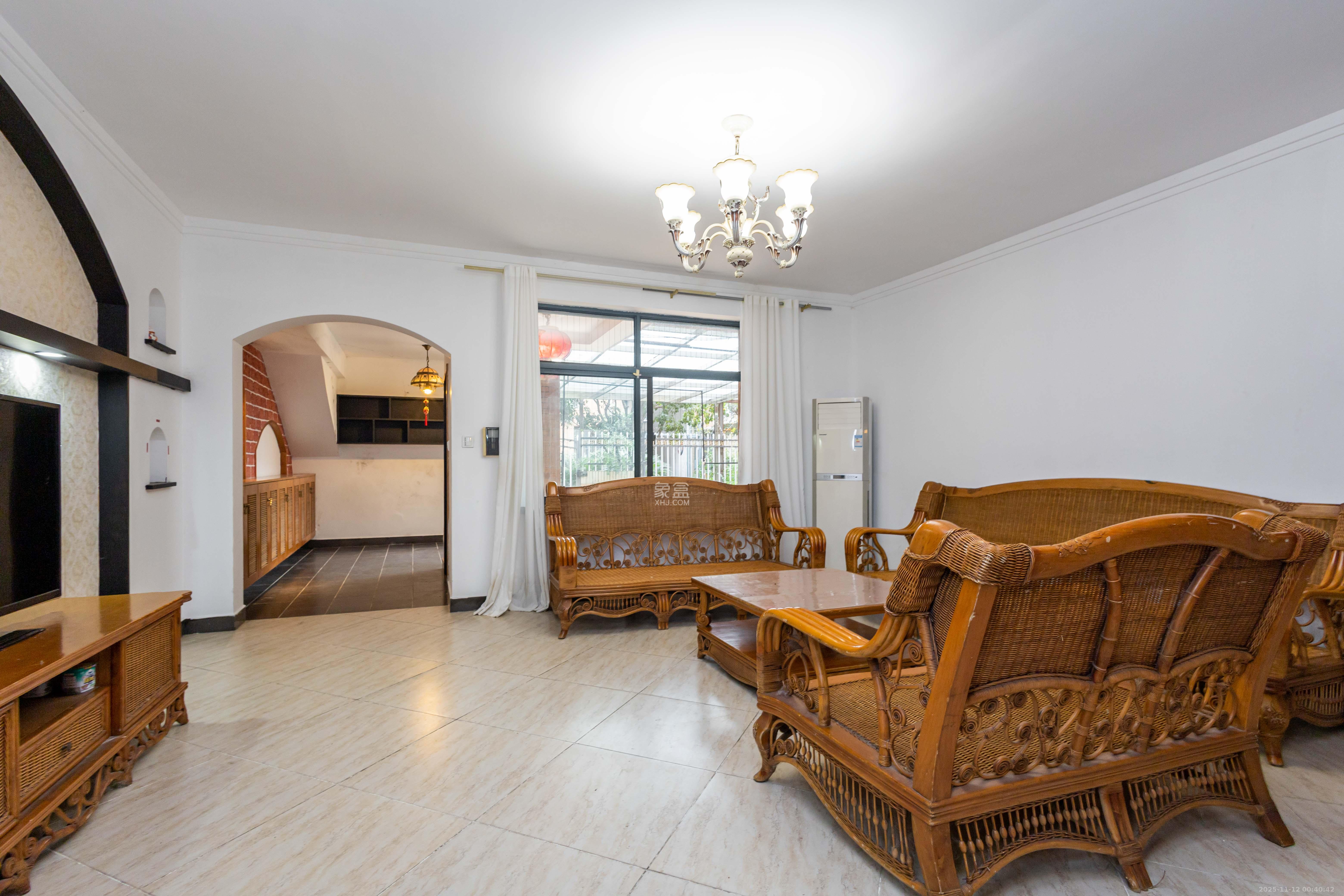 东业早安星城 4室2厅2卫 139.8万 东业早安星城 4室2厅2卫 139.8万客厅