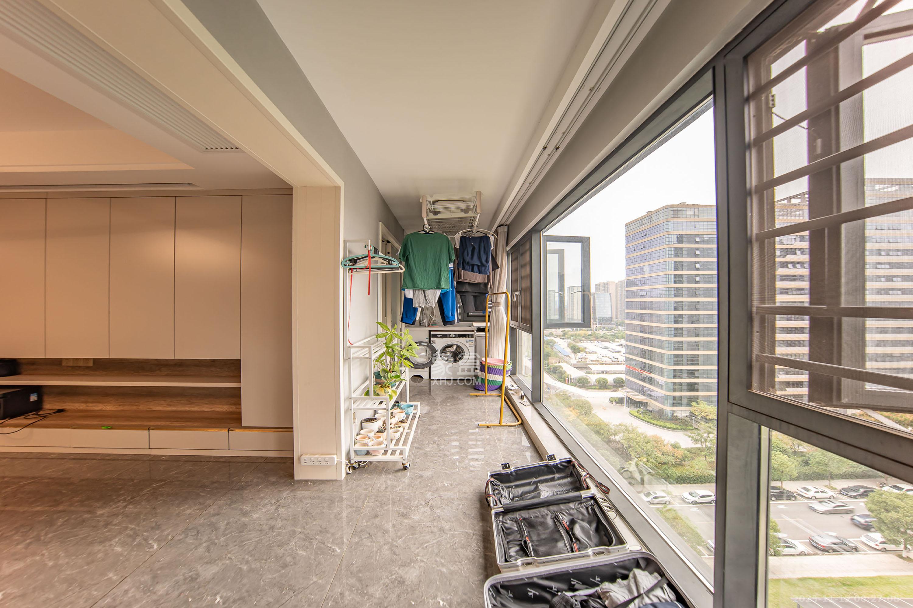 中海阅麓山一期 4室2厅2卫 220.0万 中海阅麓山一期 4室2厅2卫 220.0万阳台