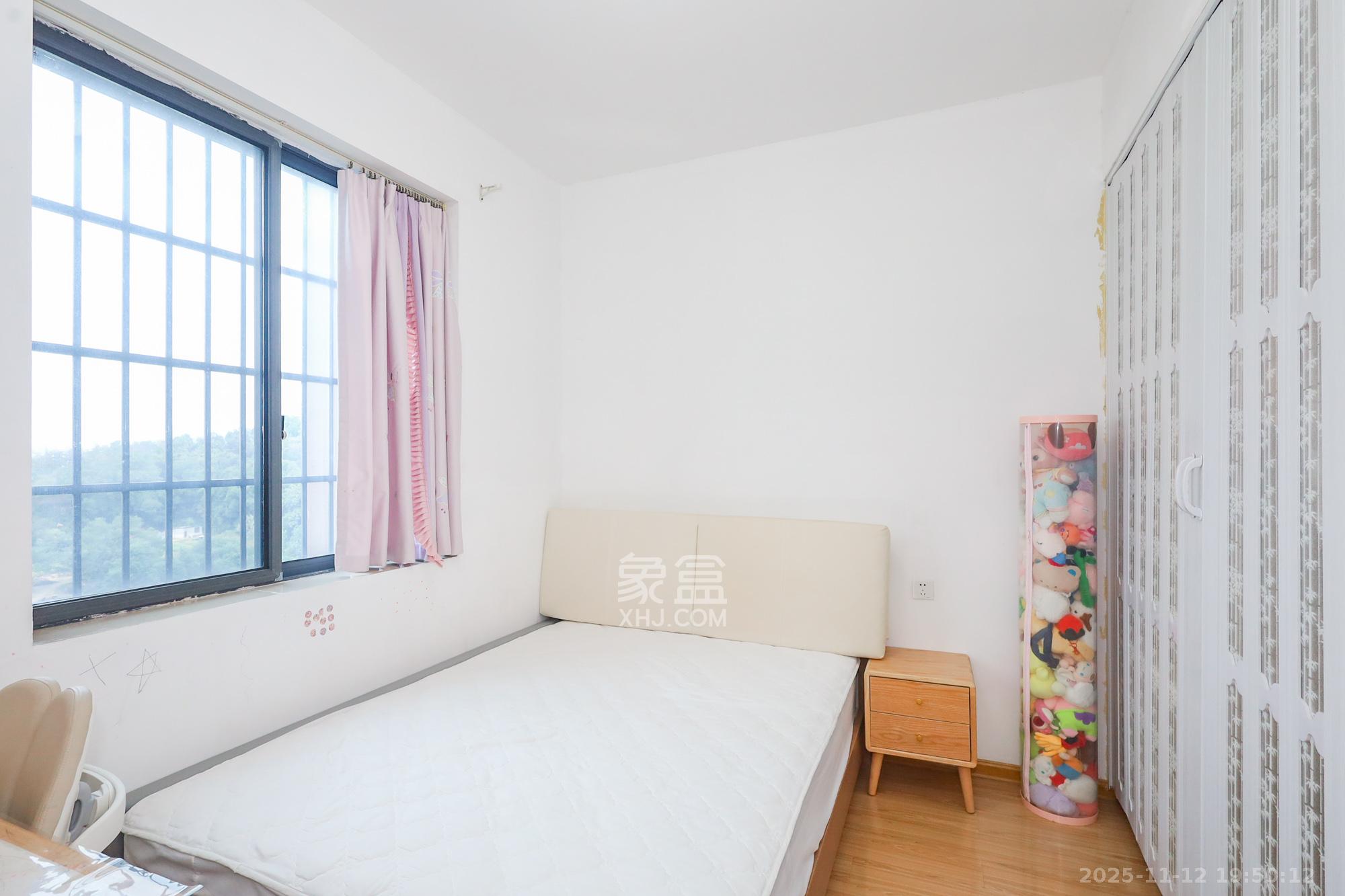 滨江海棠湾  3室2厅1卫    72.0万卧室