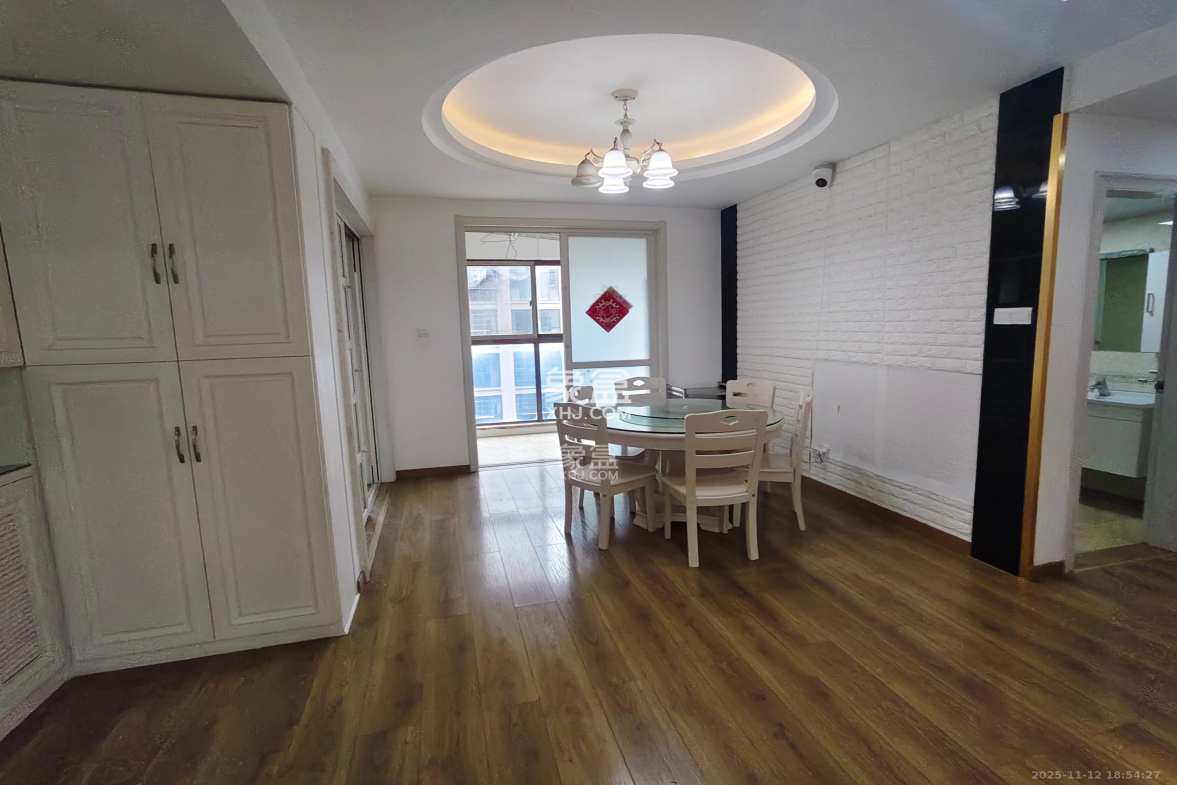 山水湾 3室2厅2卫 2300.0元/月 山水湾 3室2厅2卫 2300.0元/月室内图