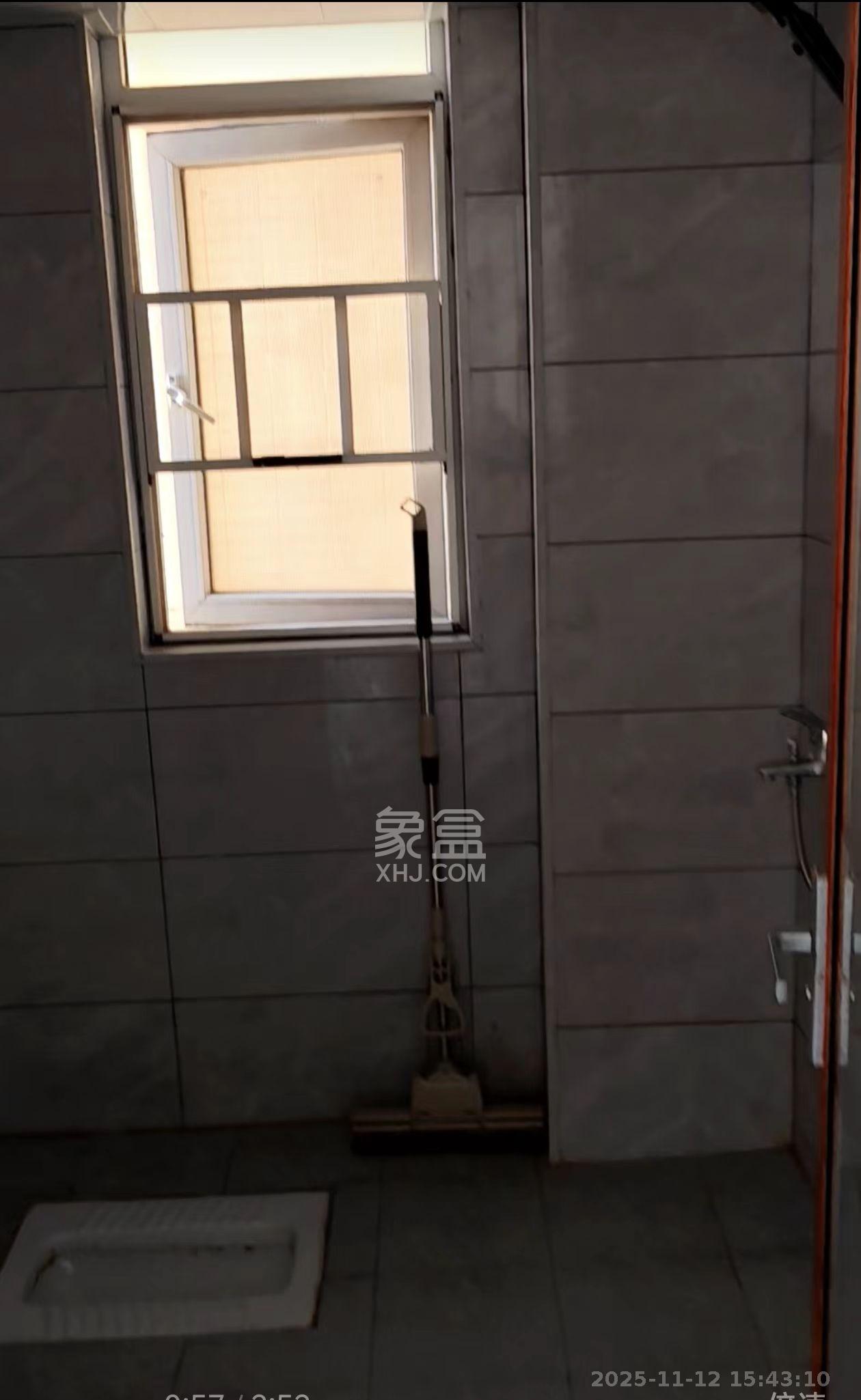 莲香园  3室2厅2卫    2000.0元/月室内图