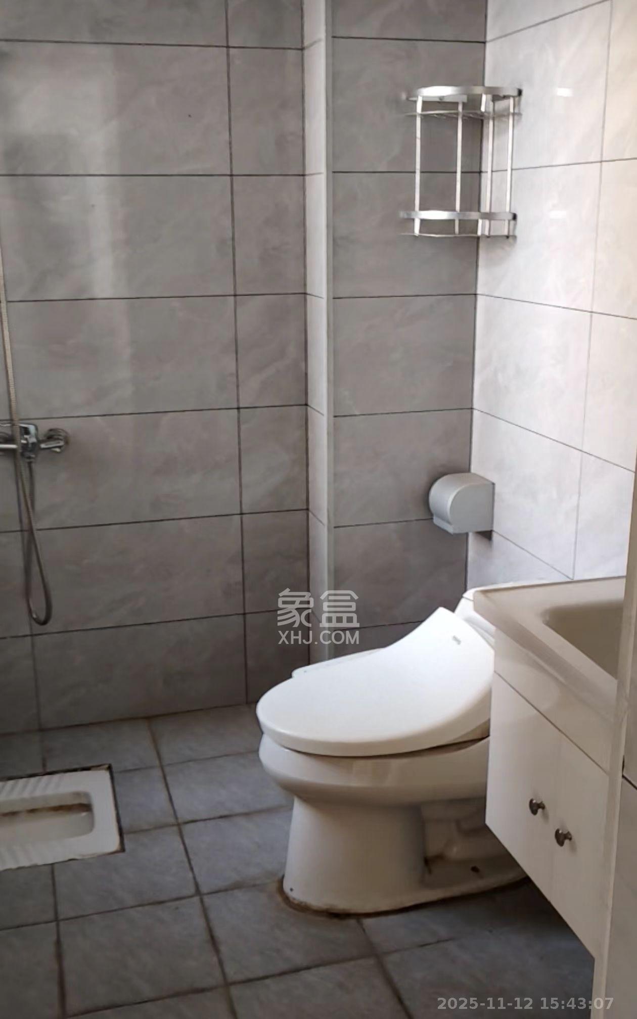 莲香园  3室2厅2卫    2000.0元/月室内图