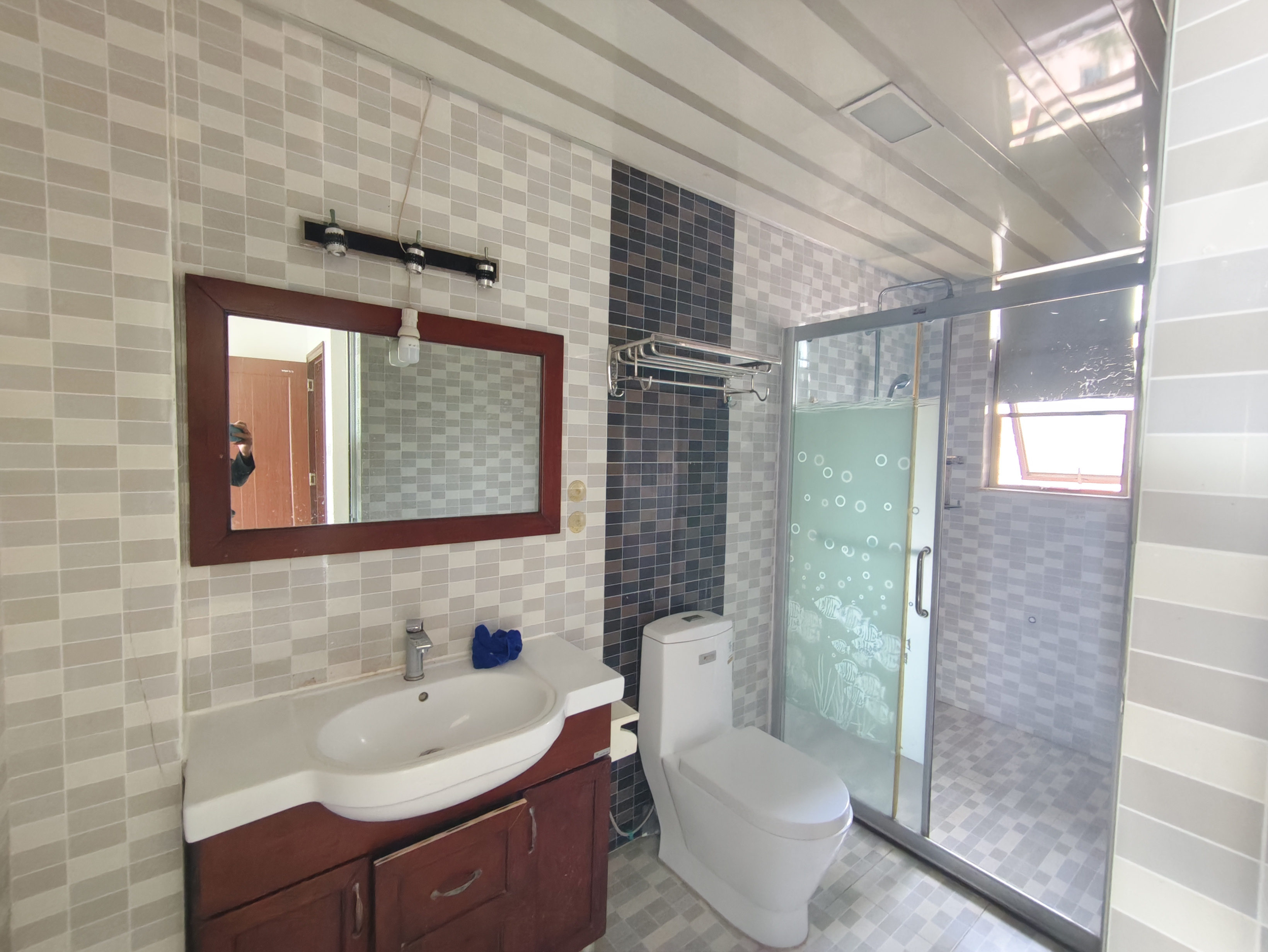 蓝海佳园 4室2厅2卫 3400.0元/月 蓝海佳园 4室2厅2卫 3400.0元/月室内图