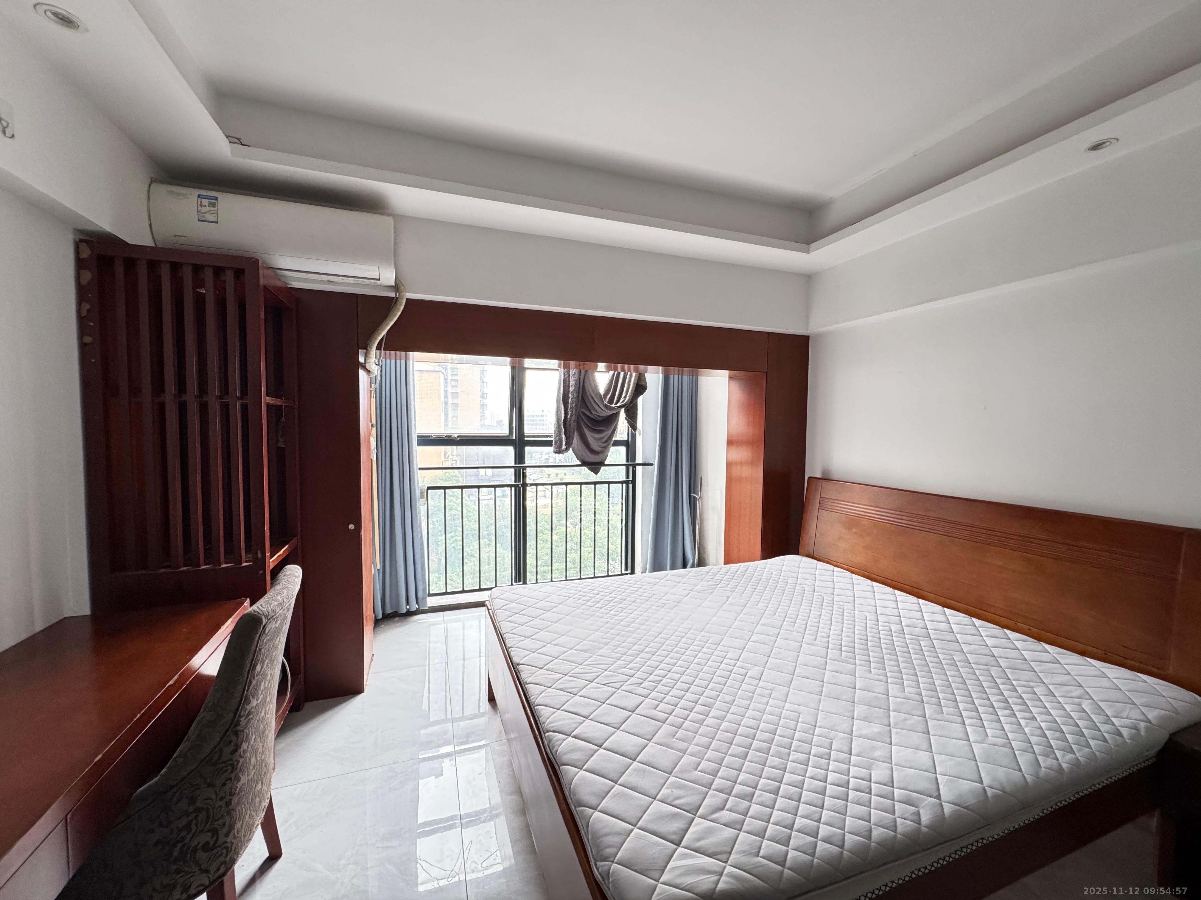 山水华景  1室1厅1卫    1200.0元/月室内图