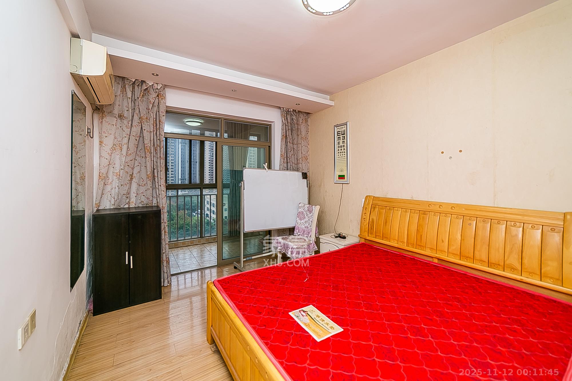 层上观邸 3室2厅2卫 95.0万 层上观邸 3室2厅2卫 95.0万卧室