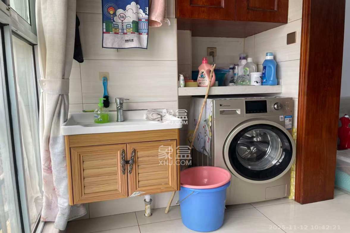 MOMA当代广场 3室2厅1卫 1800.0元/月 MOMA当代广场 3室2厅1卫 1800.0元/月室内图