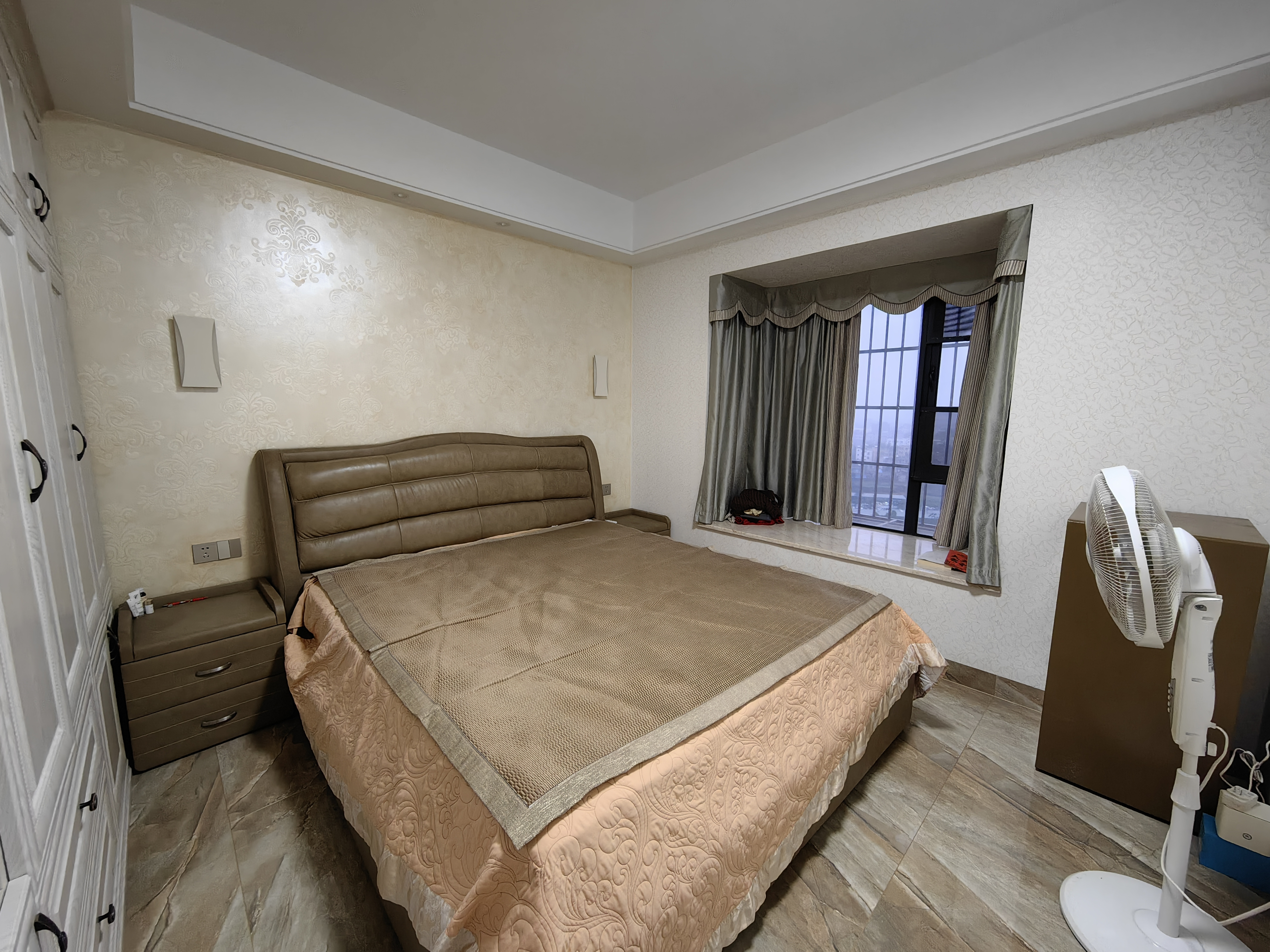 香榭花园 1室0厅0卫 180.0万 香榭花园 1室0厅0卫 180.0万客厅