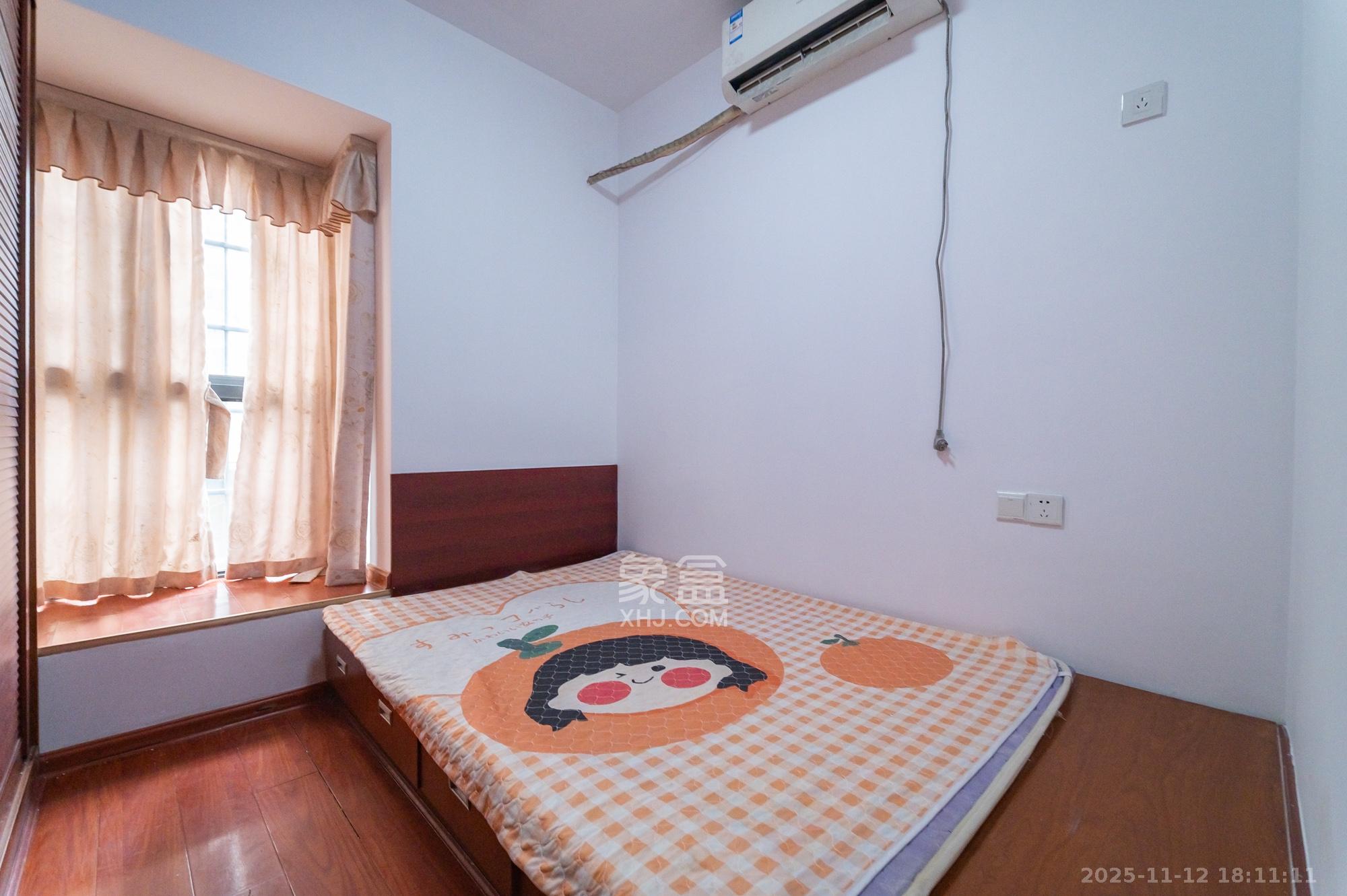 蓝山郡 3室2厅1卫 53.8万 蓝山郡 3室2厅1卫 53.8万卧室